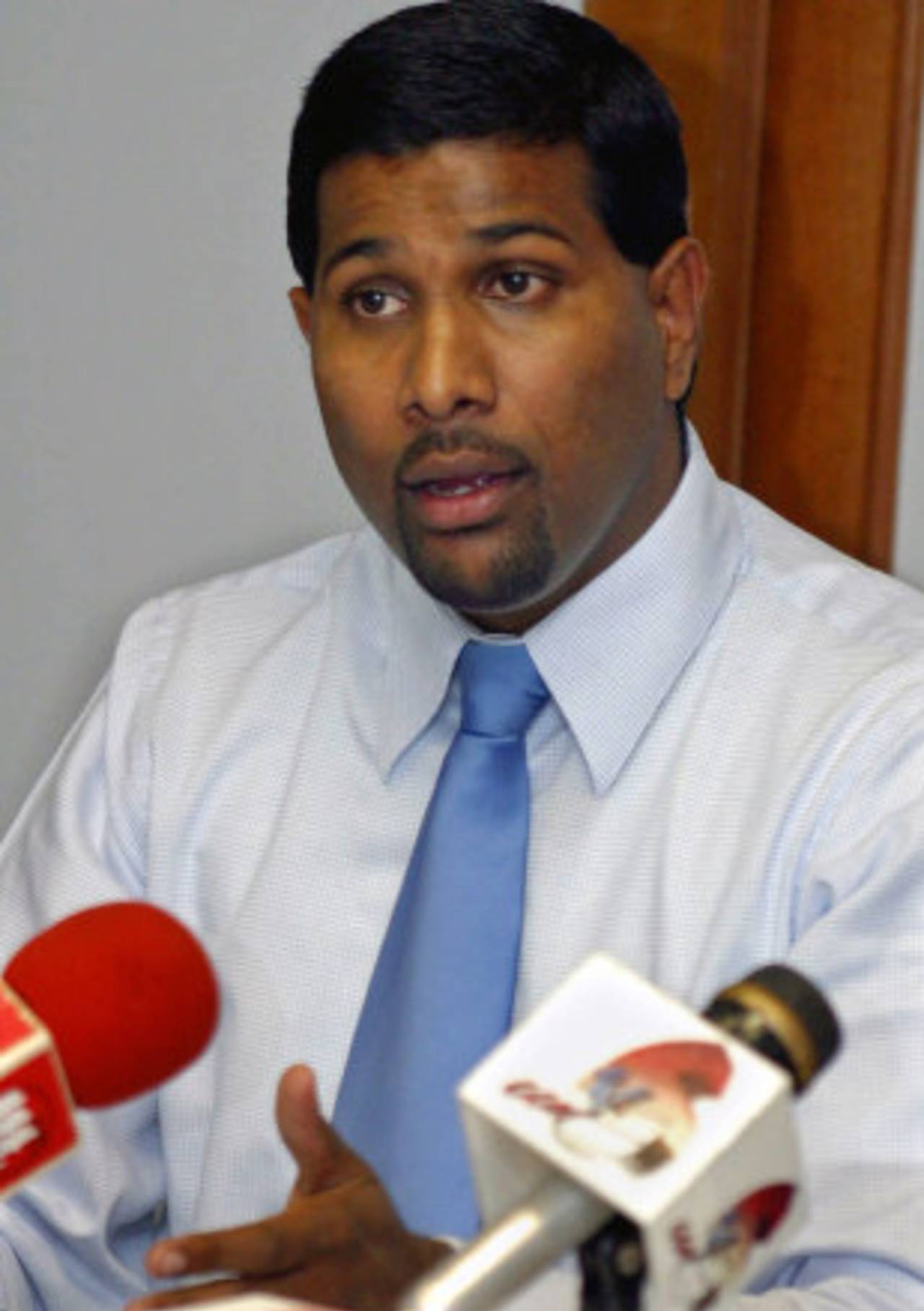 Dinanath Ramnarine, the West Indies Players Association chief, speaks to the press, Port-of-Spain, November 24, 2004