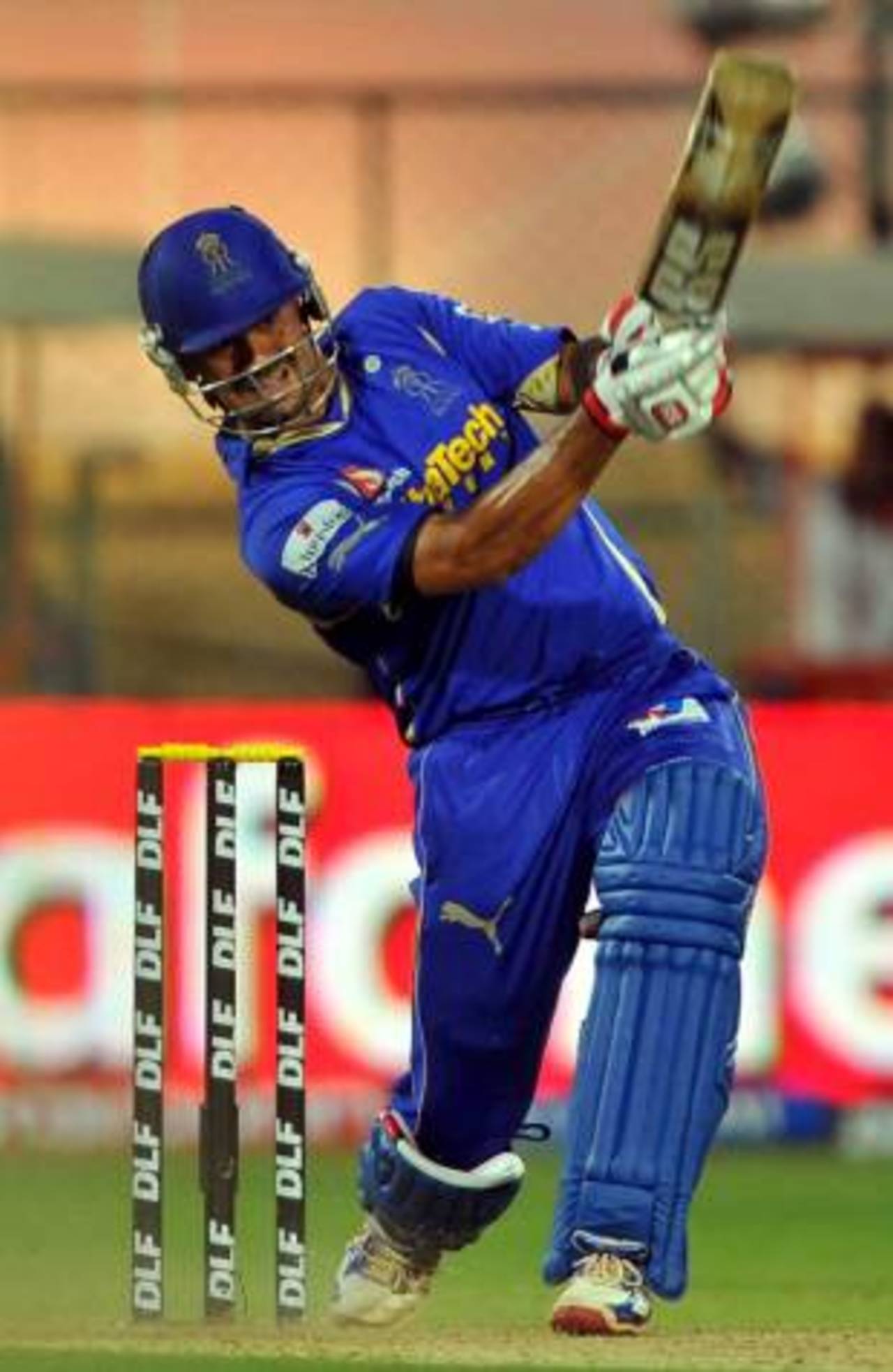 Owais Shah launches into one, Royal Challengers Bangalore v Rajasthan Royals, IPL 2012, Bangalore, April 15, 2012