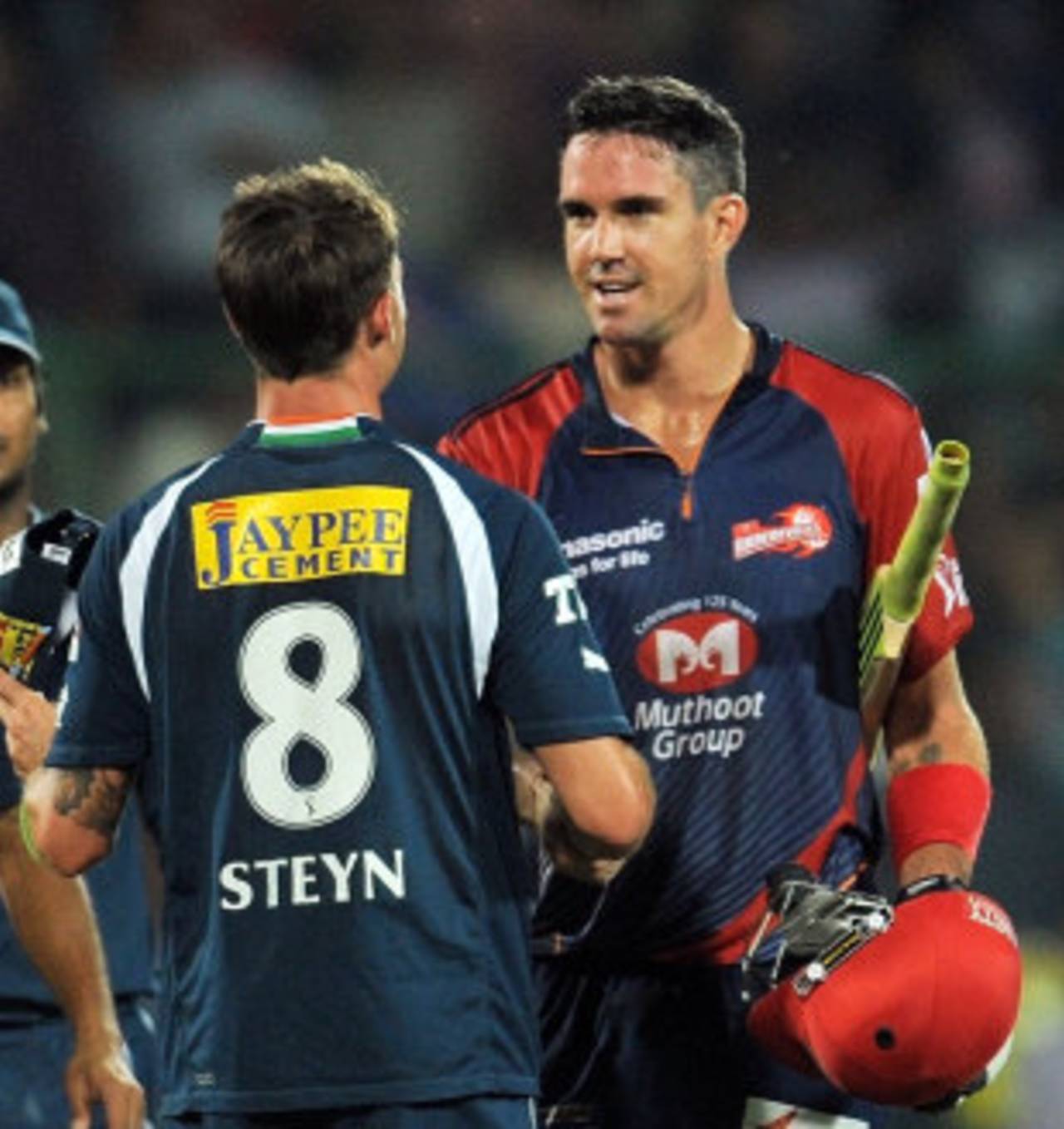 Former South African and former Royal Challenger from Bangalore, and current Delhi Daredevil Kevin Pietersen shakes hands with former Royal Challenger and current South African and Deccan Charger Dale Steyn. Keep track people, it's a question of loyalty&nbsp;&nbsp;&bull;&nbsp;&nbsp;AFP