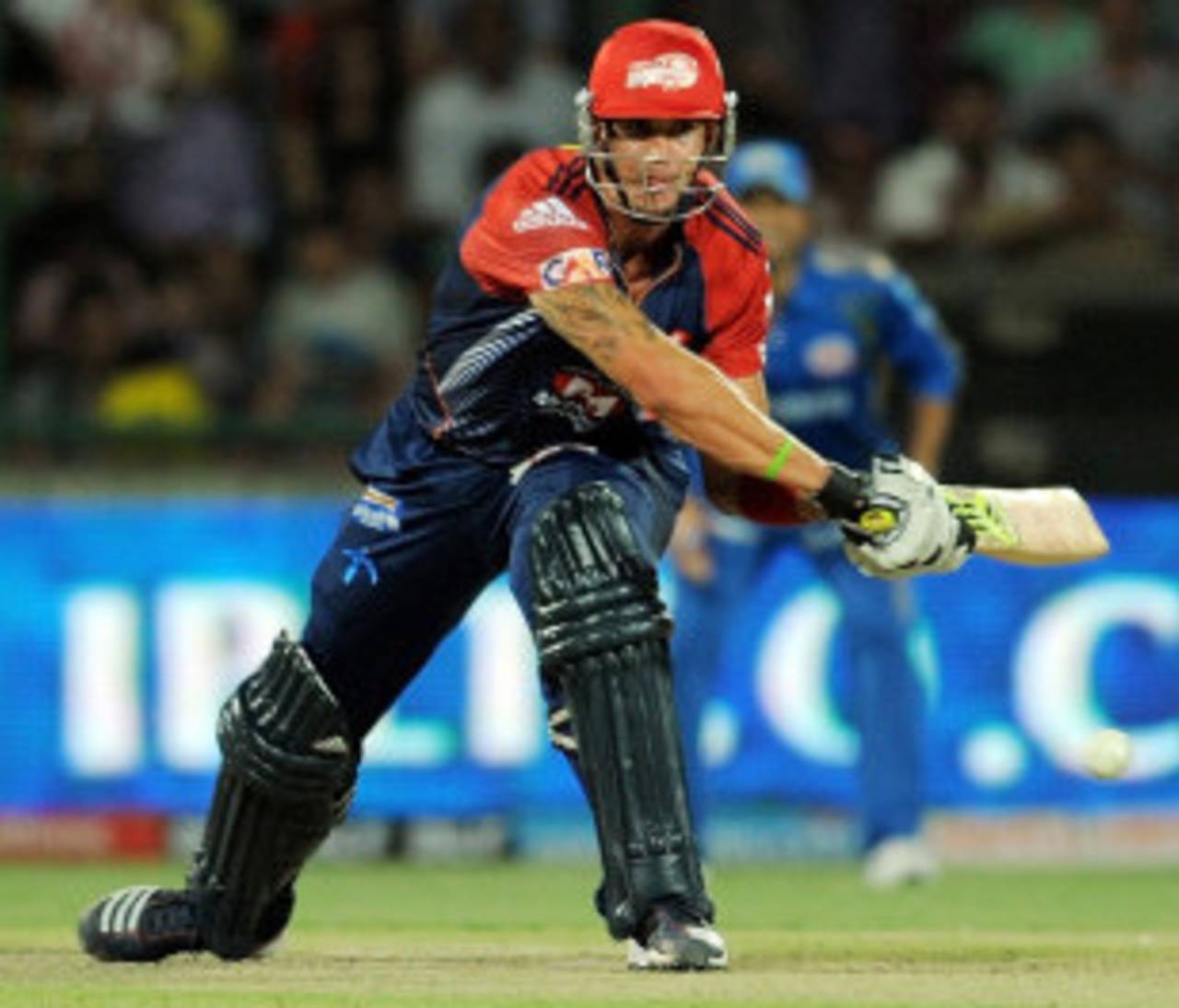 Kevin Pietersen brings out the switch hit, Delhi Daredevils v Mumbai Indians, IPL, Delhi, April 27, 2012
