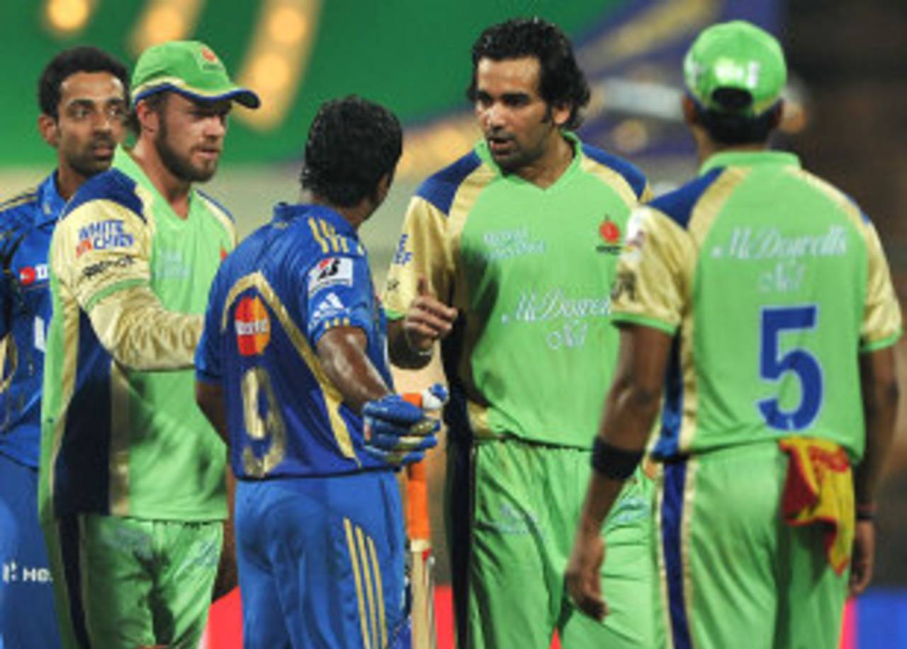 Zaheer Khan has a word with Ambati Rayudu following a heated exchange between the teams, Royal Challengers Bangalore v Mumbai Indians, IPL, Bangalore, May 14, 2012