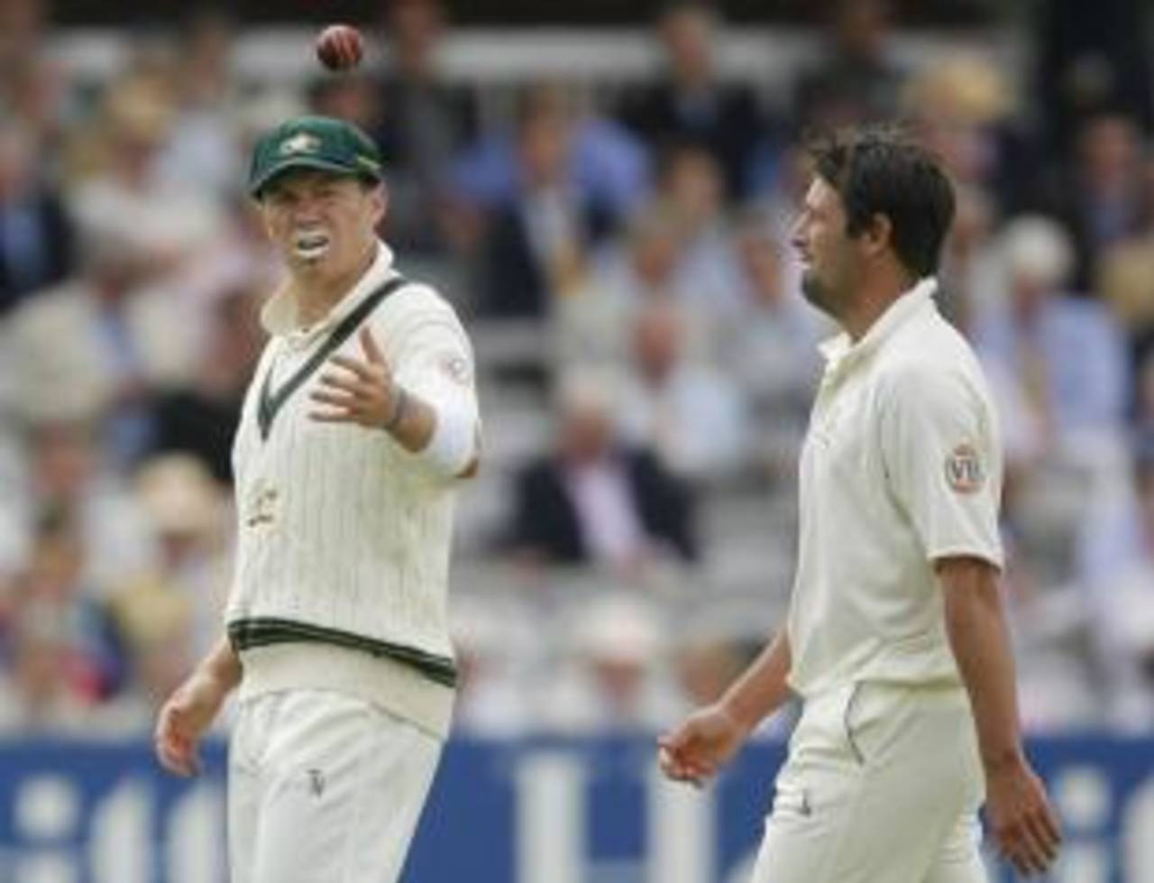 Peter Siddle tosses the ball to Ben Hilfenhaus, England v Australia, 2nd Test, Lord's, 1st day, July 16, 2009