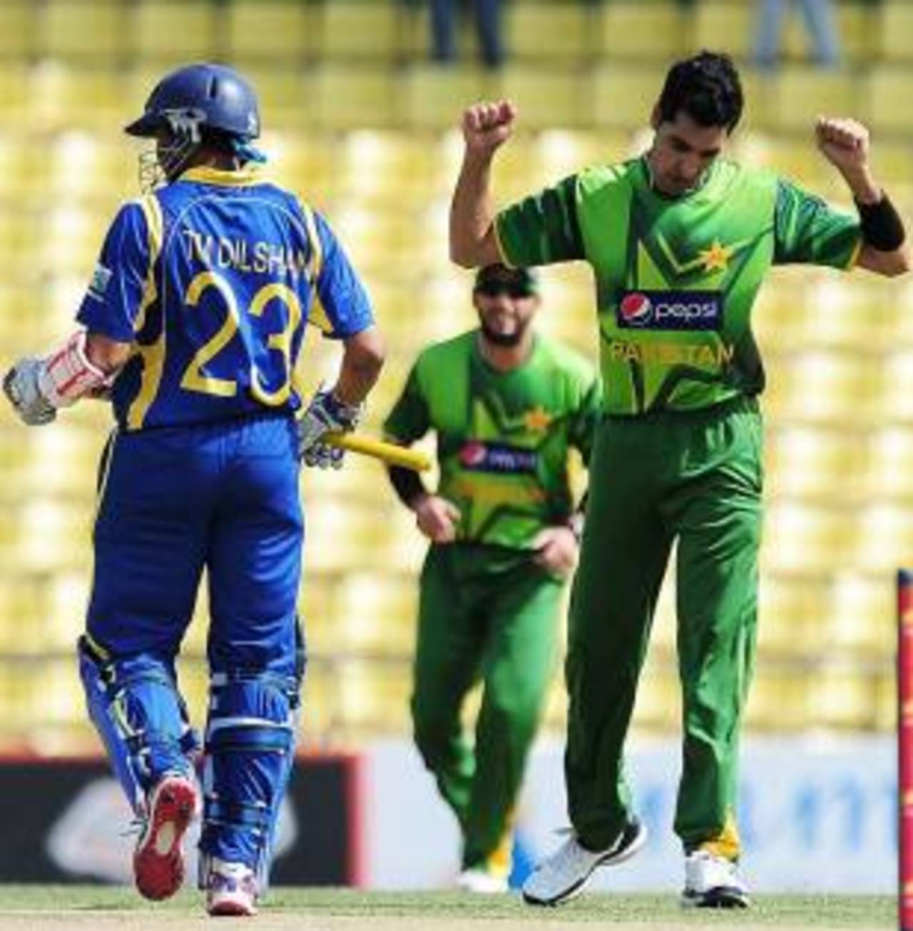 Umar Gul sees off Tillakaratne Dilshan, Sri Lanka v Pakistan, 1st ODI, Pallekele, June 7, 2012