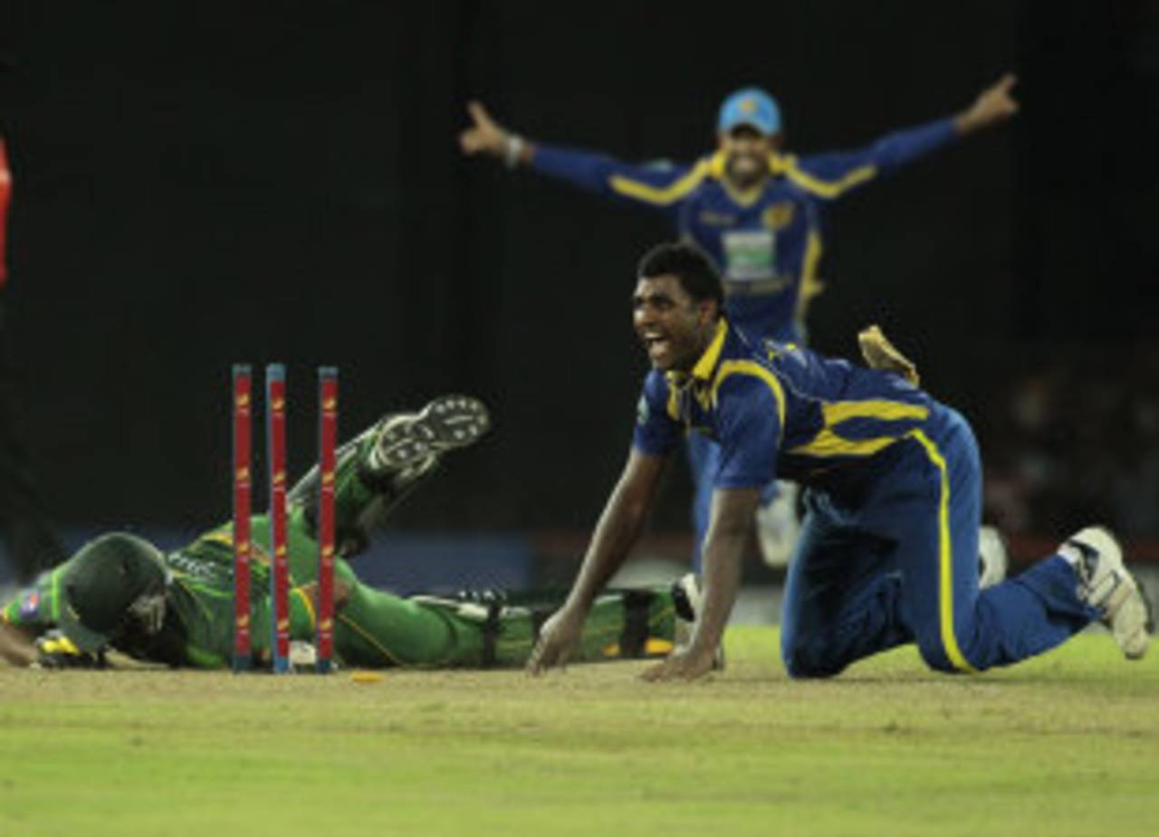 Thisara Perera ran out Sohail Tanvir as Pakistan lost four wickets in an over, Sri Lanka v Pakistan, 4th ODI, Colombo, June 16, 2012