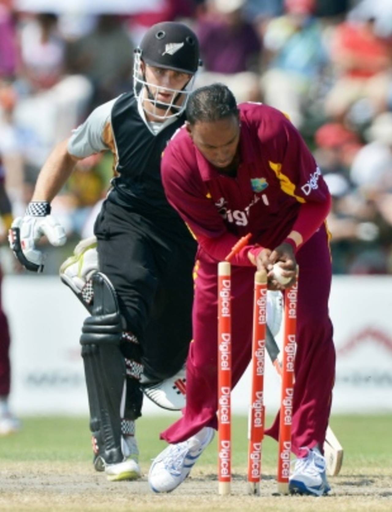 Samuel Badree breaks the stumps to run out Kane Williamson, West Indies v New Zealand, 2nd Twenty20, Florida, July 1, 2012