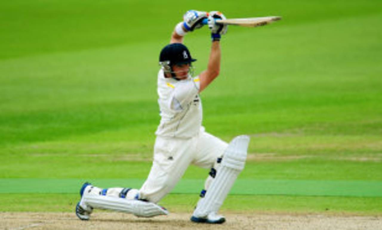 Despite a change of ball colour, Ian Bell remained in good touch, Warwickshire v Sussex, County Championship Division One, Edgbaston, 1st day, July, 12, 2012