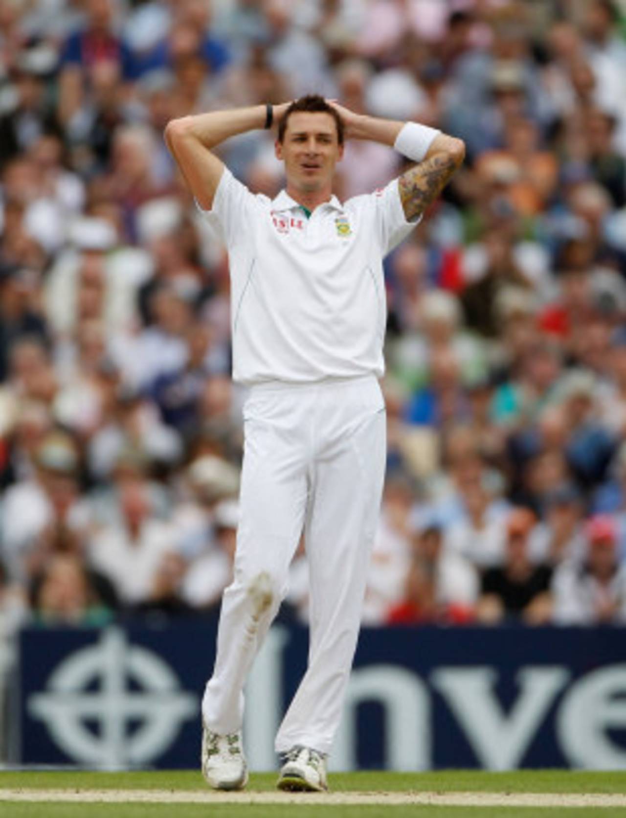 Dale Steyn holds his head in his hands, England v South Africa, 1st Investec Test, The Oval, 1st day, July 19, 2012