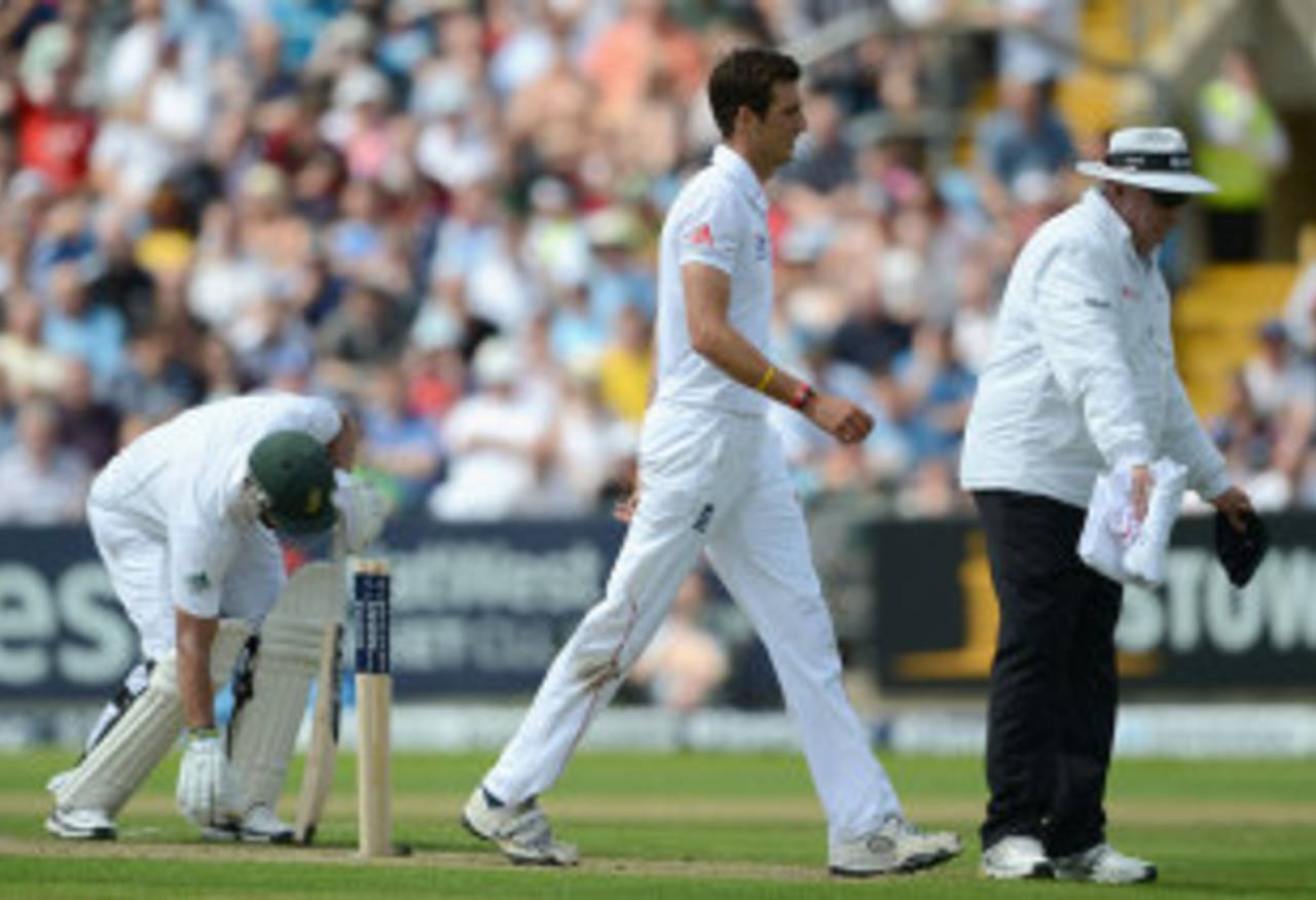 Steve Davies signals another dead ball, England v South Africa, 2nd Investec Test, Headingley, 1st day, August 2, 2012