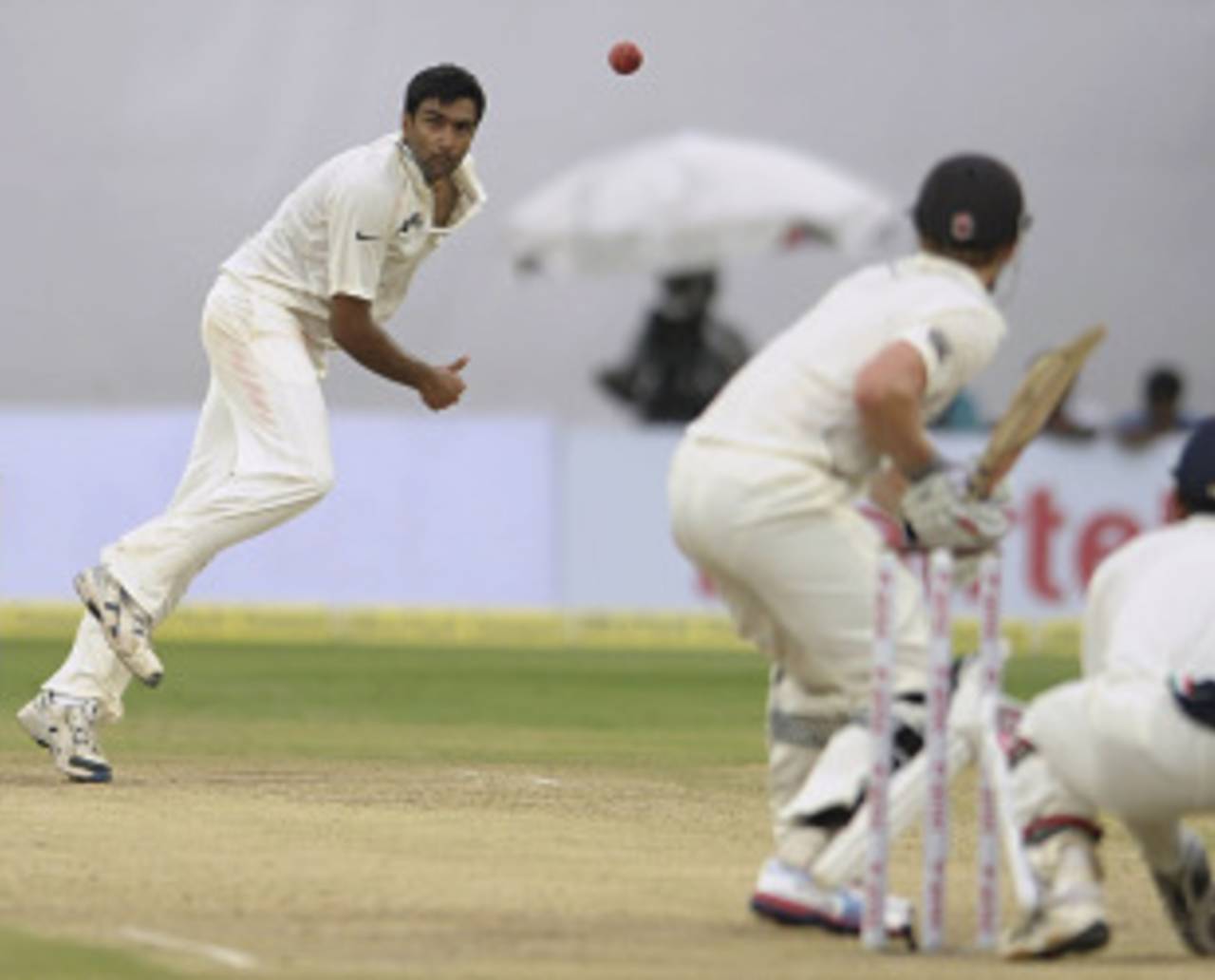 R Ashwin took early wickets to peg New Zealand back, India v New Zealand, 1st Test, Hyderabad, 2nd day, August 24, 2012