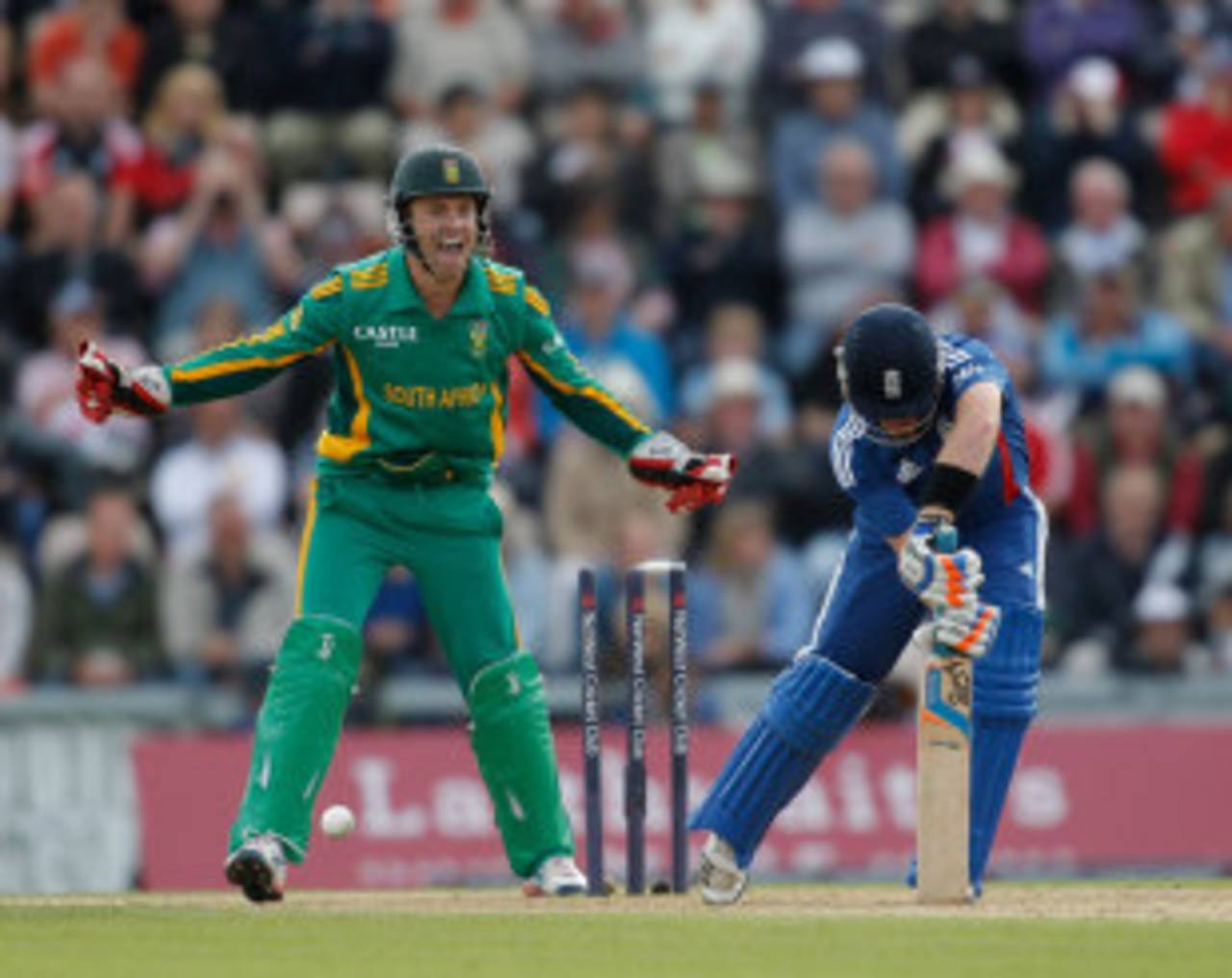 Ian Bell was bowled by a Robin Peterson turner, England v South Africa, 2nd NatWest ODI, West End, August 28, 2012