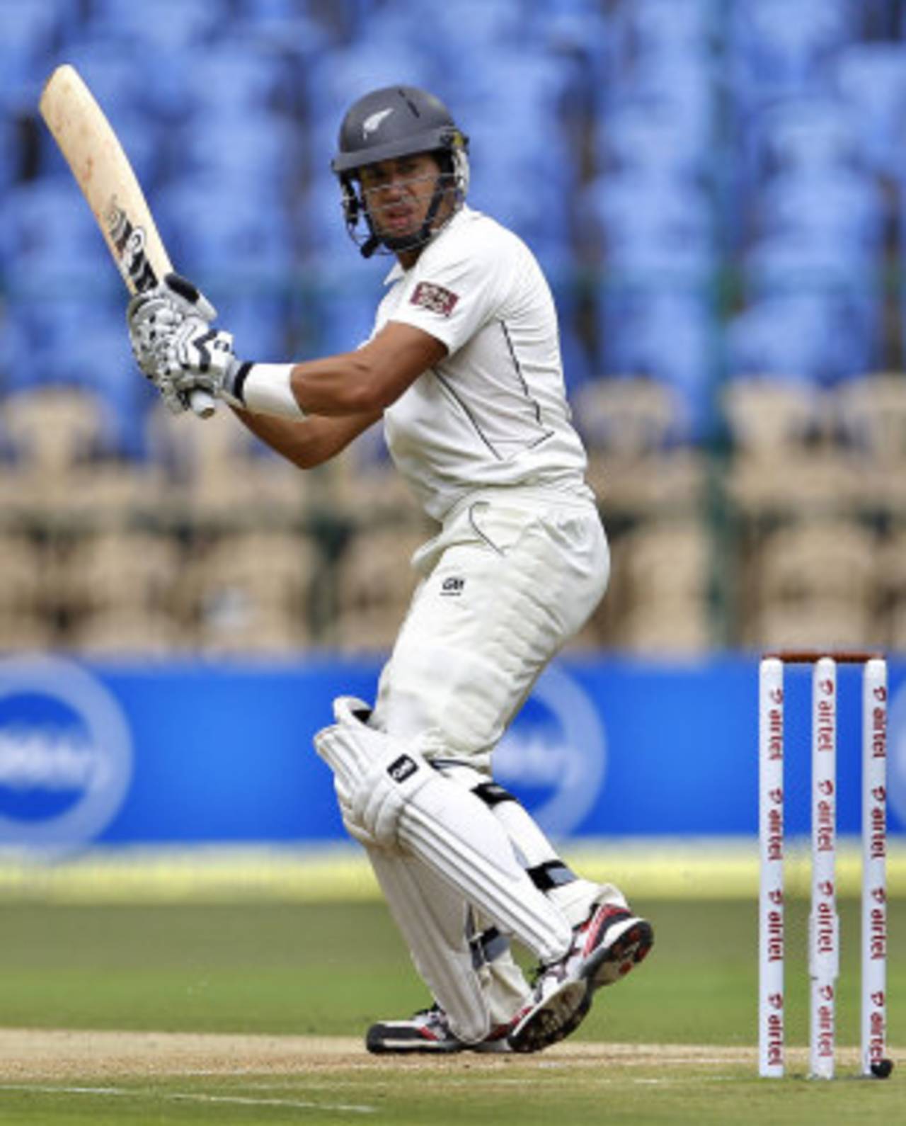 Ross Taylor counterattacked in the second session, India v New Zealand, 2nd Test, Bangalore, 1st day, August 31, 2012