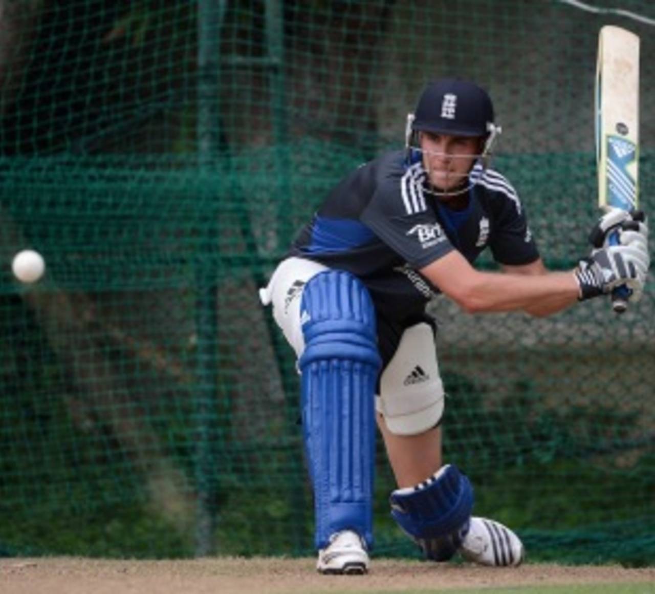 Stuart Broad attempts a sweep in the nets, World T20 2012, Colombo, September 20, 2012