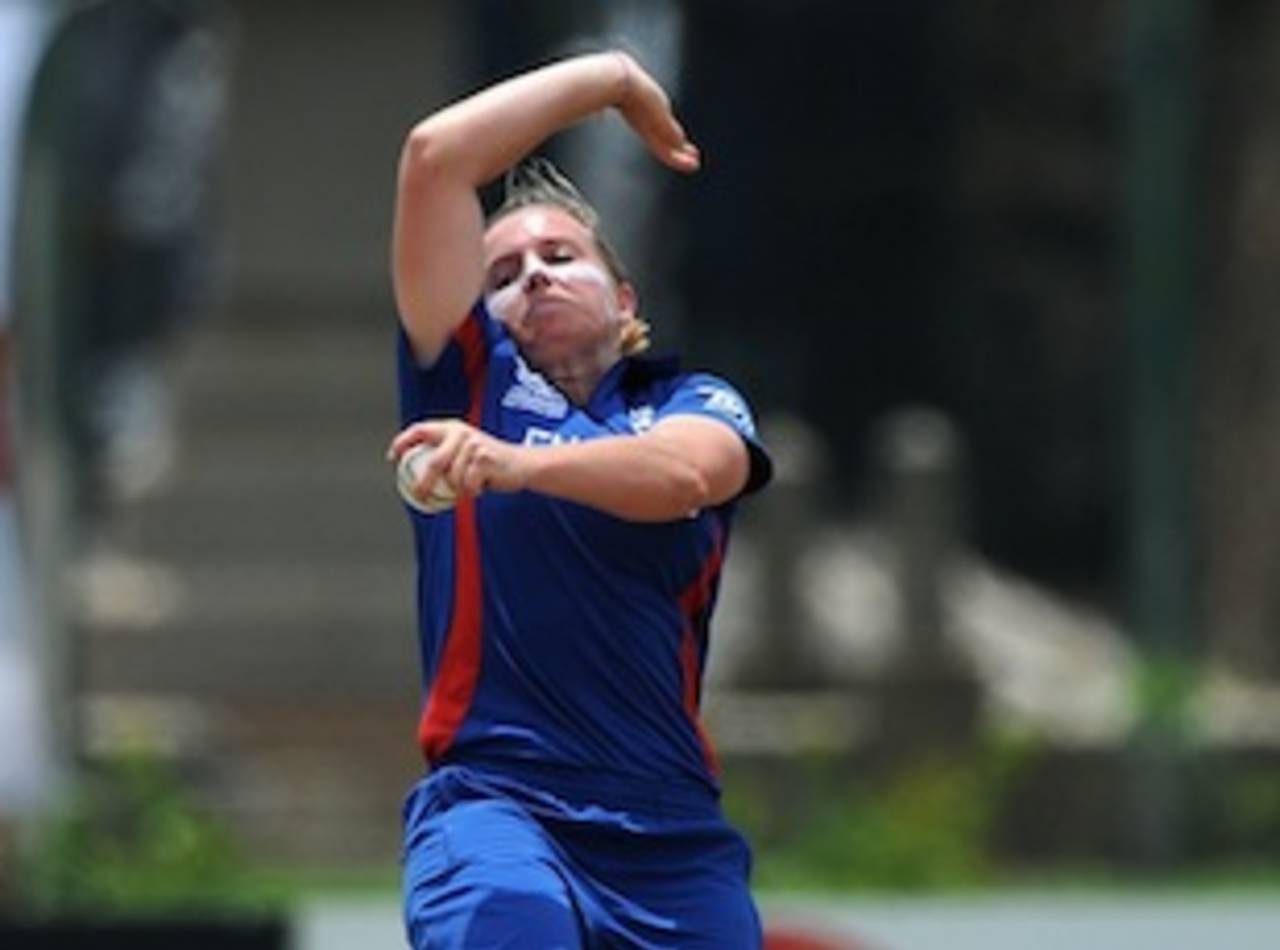 Holly Colvin picked up four wickets, England v Pakistan, Women's World T20 2012, Group A, Galle, September 27, 2012