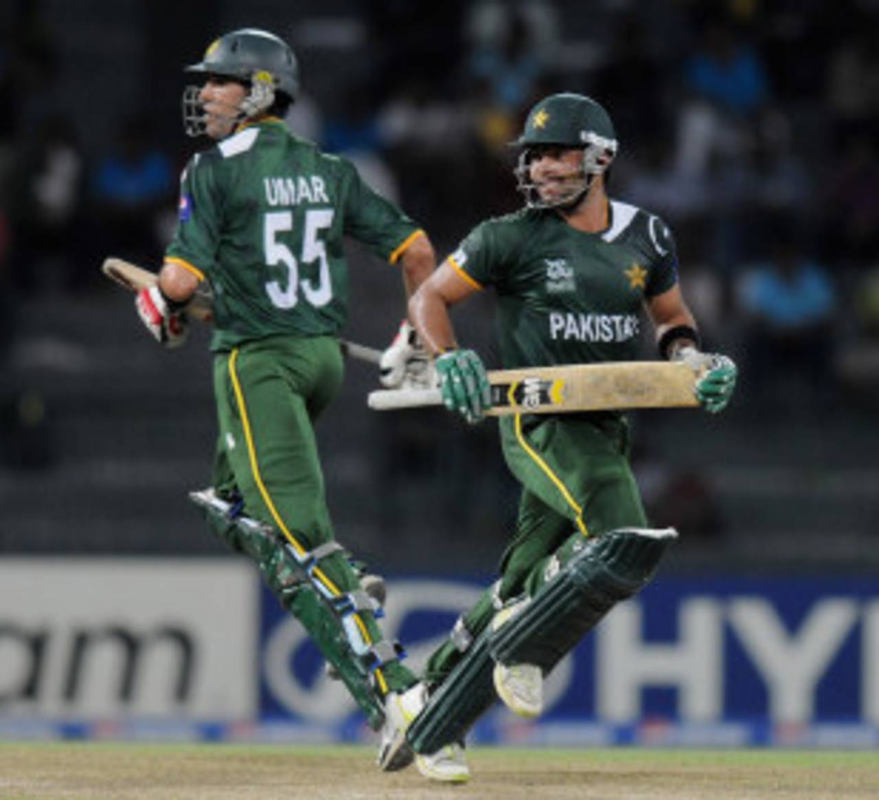 Umar Gul and Umar Akmal combined for a match-turning partnership of 49 from 27 balls&nbsp;&nbsp;&bull;&nbsp;&nbsp;Getty Images