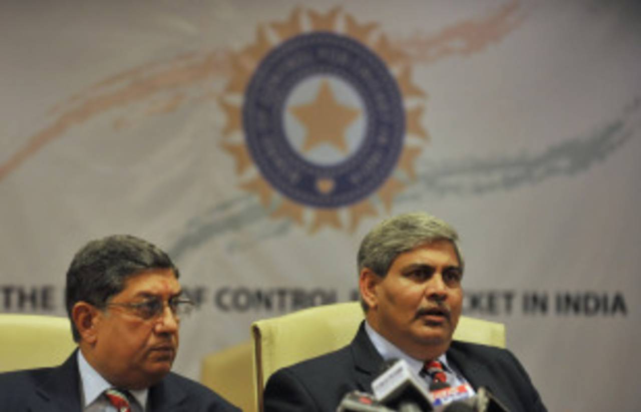 BCCI president Shashank Manohar (right) and N Srinivasan at a press conference at the BCCI headquarters, Mumbai, July 3, 2010