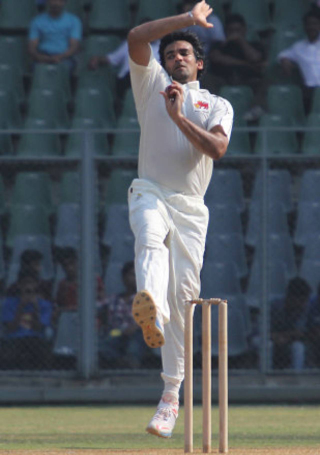 File photo - Zaheer Khan bowled seven no-balls on his return to first-class cricket&nbsp;&nbsp;&bull;&nbsp;&nbsp;Fotocorp