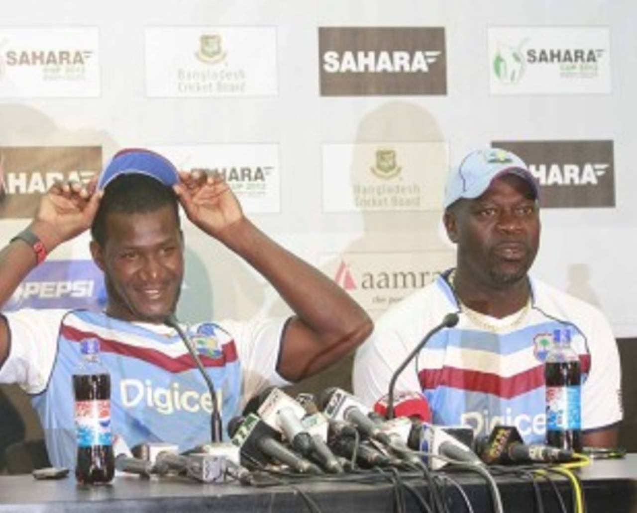 Ottis Gibson (right) will continue to work alongside captain Darren Sammy&nbsp;&nbsp;&bull;&nbsp;&nbsp;Bangladesh Cricket Board