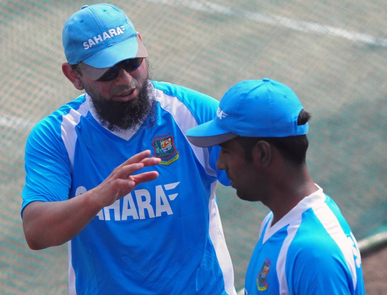 Saqlain Mushtaq speaks to Elias Sunny during a training session, Mirpur, November 9, 2012
