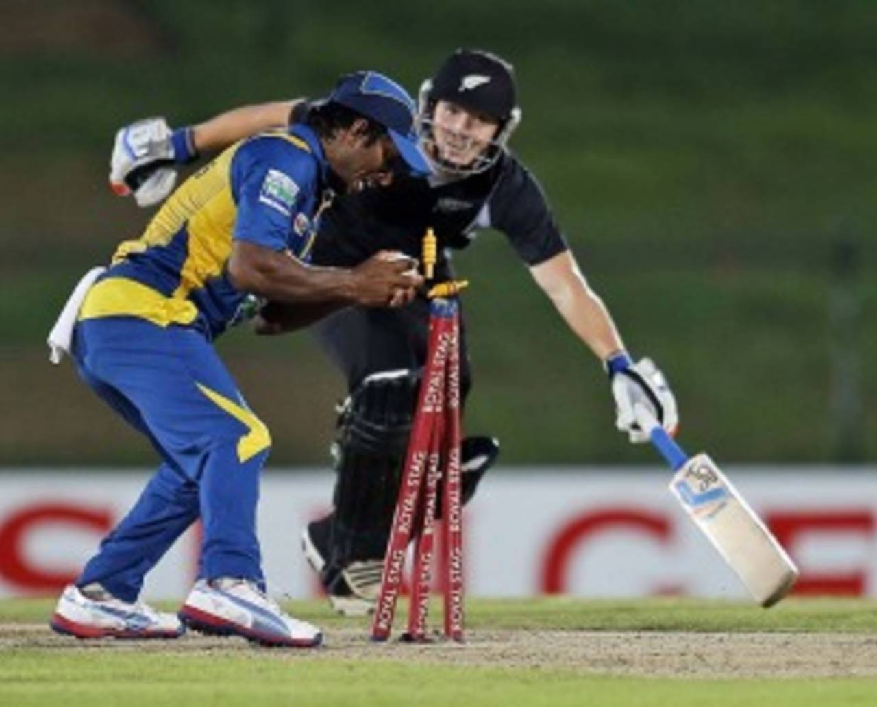 Jeevan Mendis runs out BJ Watling, Sri Lanka v New Zealand, 4th ODI, Hambantota, November 10, 2012