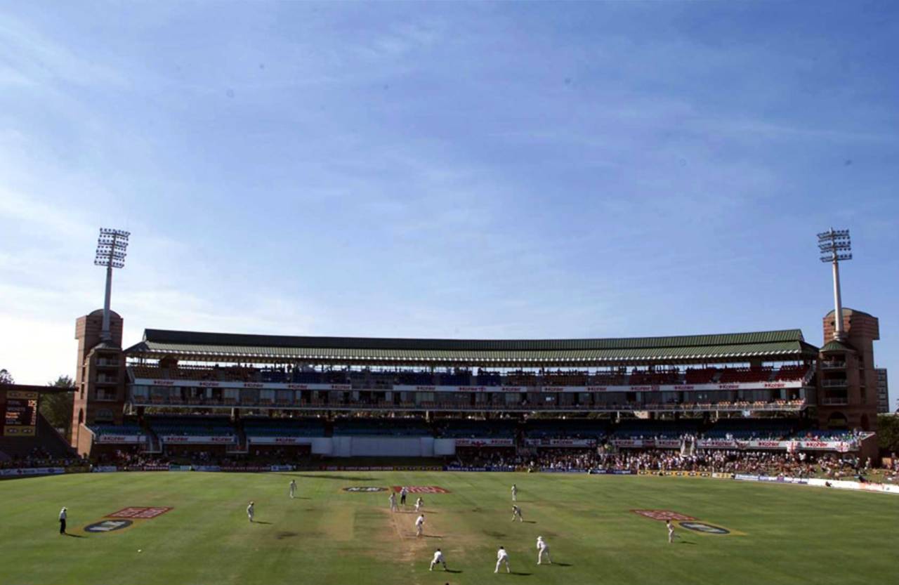 13 Dec 1999: A general view of the action on the fifth day of the second test match between South Africa and England at St Georges Park, Port Elizabeth, South Africa. Mandatory Credit: Laurence Griffiths/ALLSPORT
