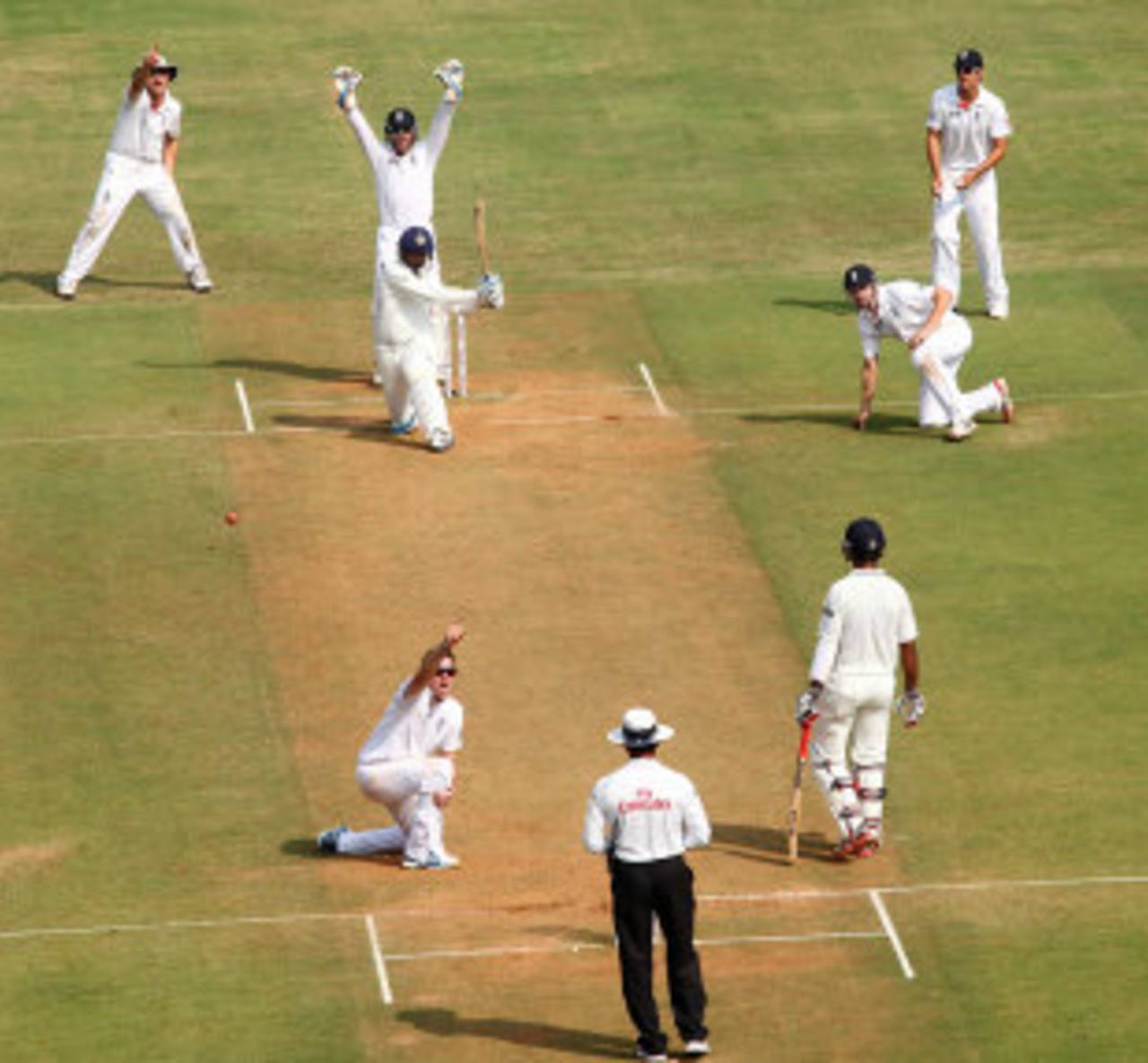 Graeme Swann trapped Harbhajan Singh lbw for his 200th Test wicket, India v England, 2nd Test, Mumbai, 2nd day, November 24, 2012
