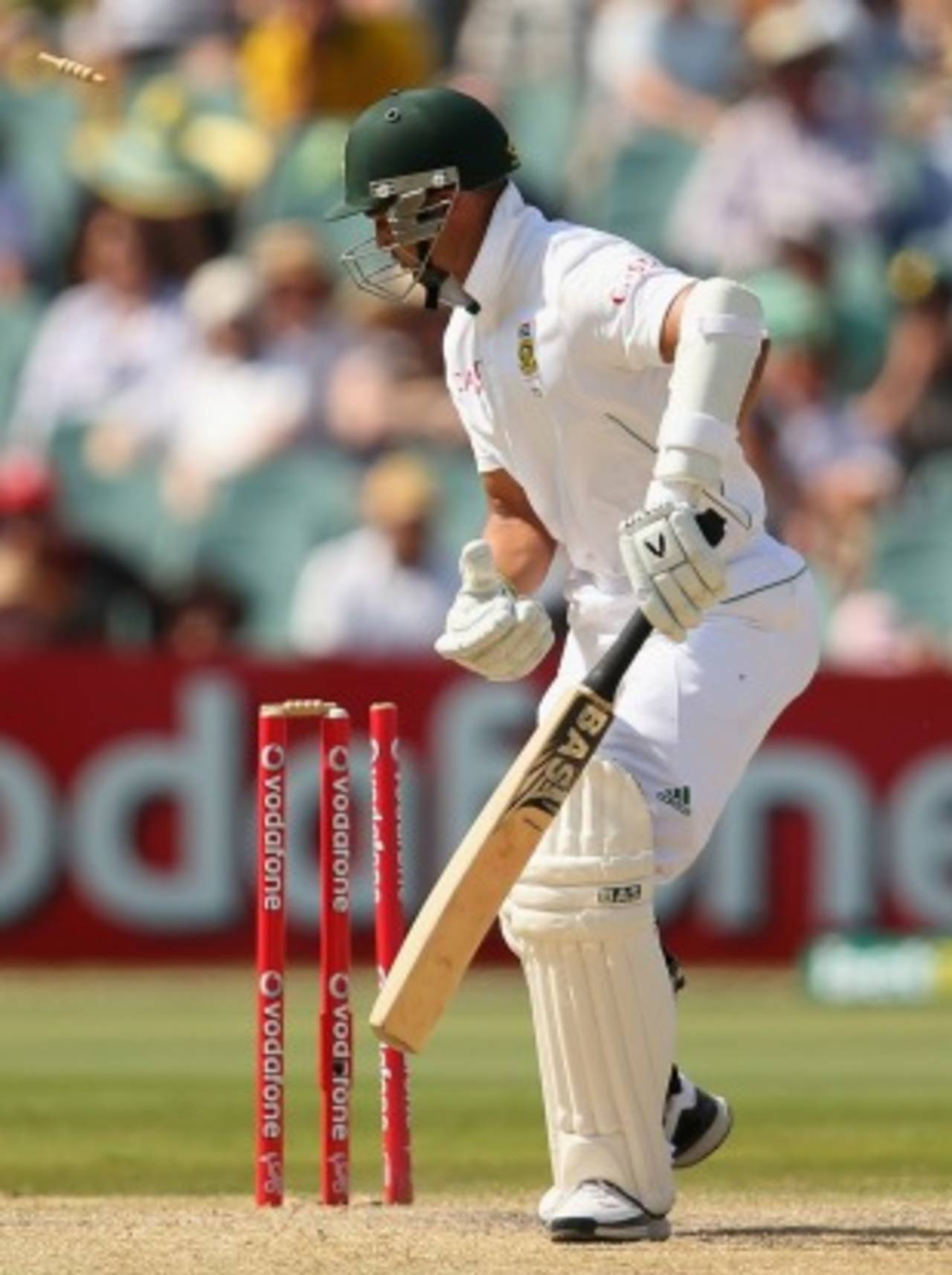 Alviro Petersen plays on to Peter Siddle, Australia v South Africa, 2nd Test, Adelaide, 4th day, November 25, 2012