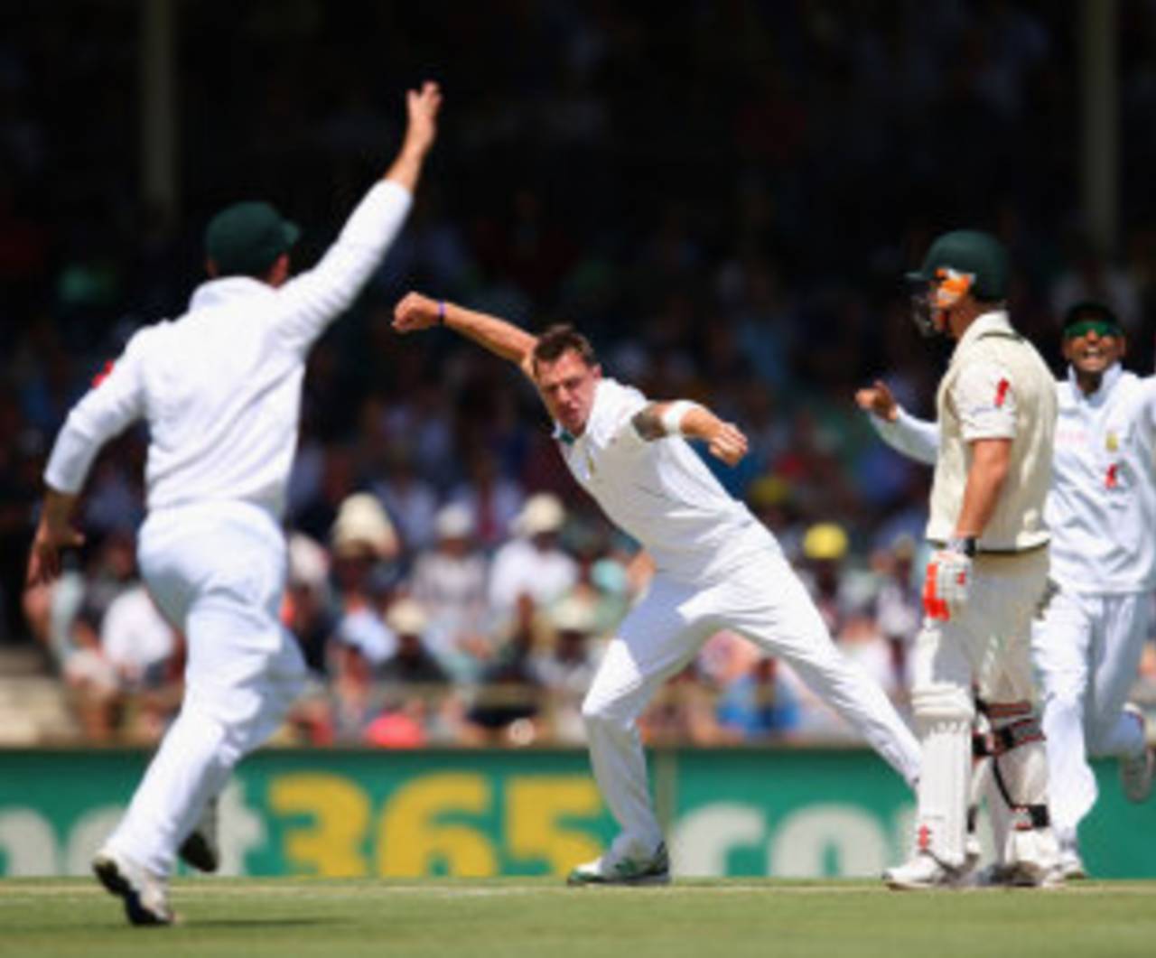 Dale Steyn got David Warner with his first ball of the day, Australia v South Africa, 3rd Test, 2nd day, Perth, December 1, 2012