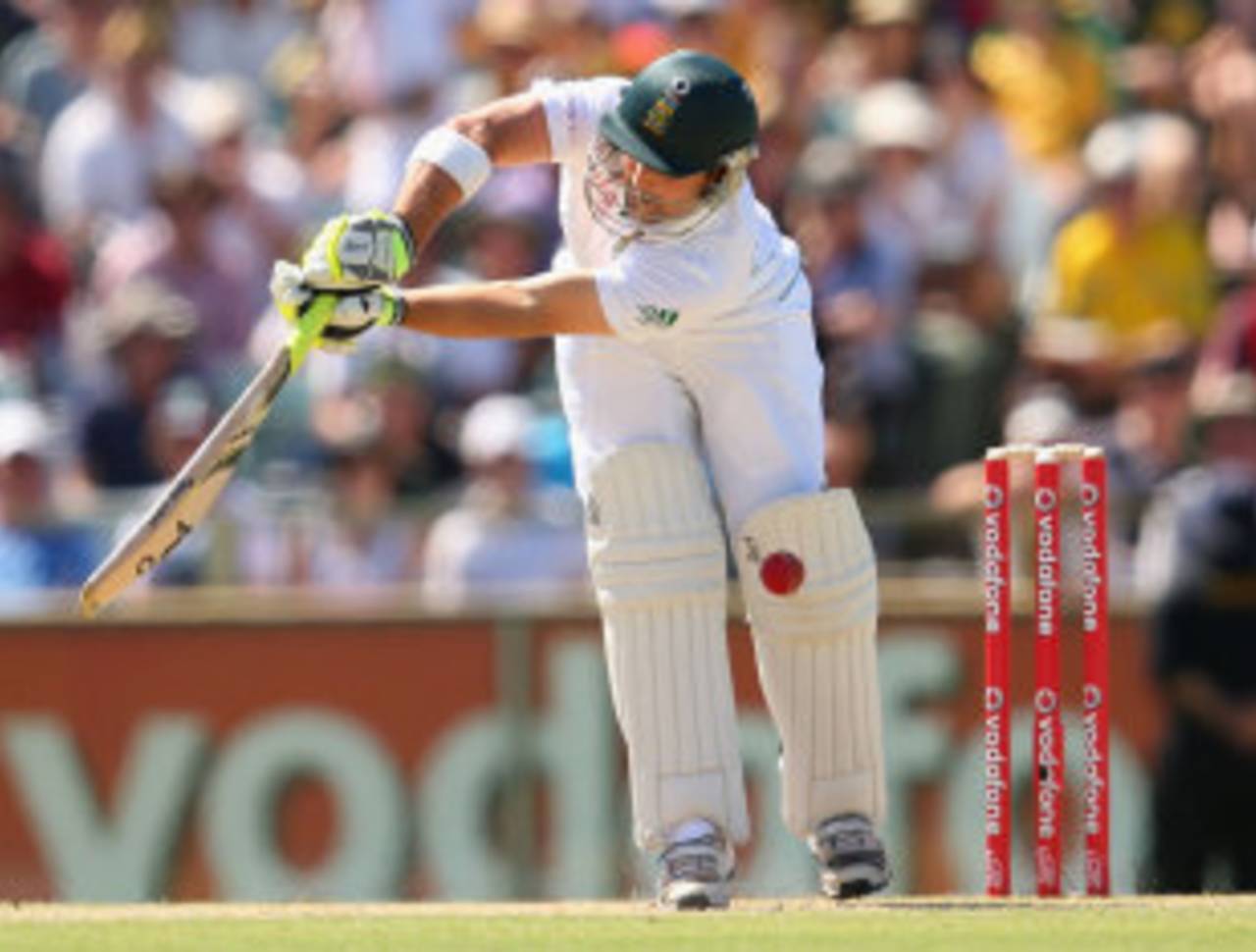 Dean Elgar is trapped lbw for 0, Australia v South Africa, third Test, 3rd day, Perth, December 2, 2012