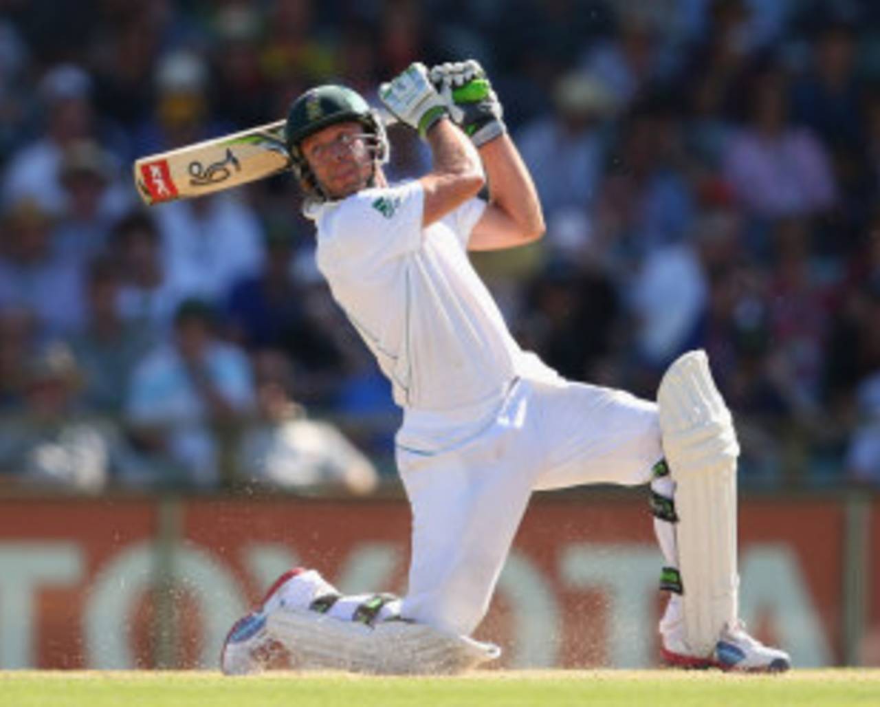 AB de Villiers was back at his destructive best in Perth&nbsp;&nbsp;&bull;&nbsp;&nbsp;Getty Images