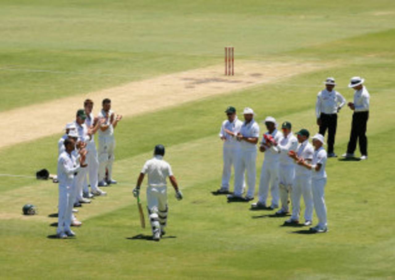 South Africa give Ricky Ponting a guard of honour, Australia v South Africa, 3rd Test, Perth, 4th day, December 3, 2012
