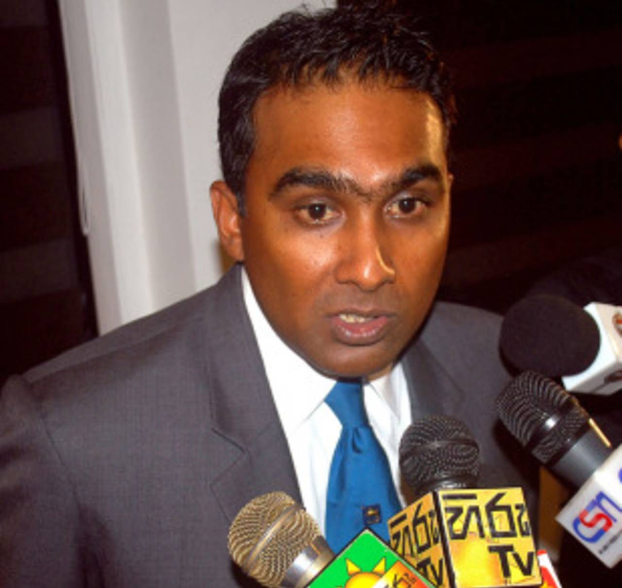 Mahela Jayawardene talks to the media before his team left for Australia, Colombo, December 2, 2012