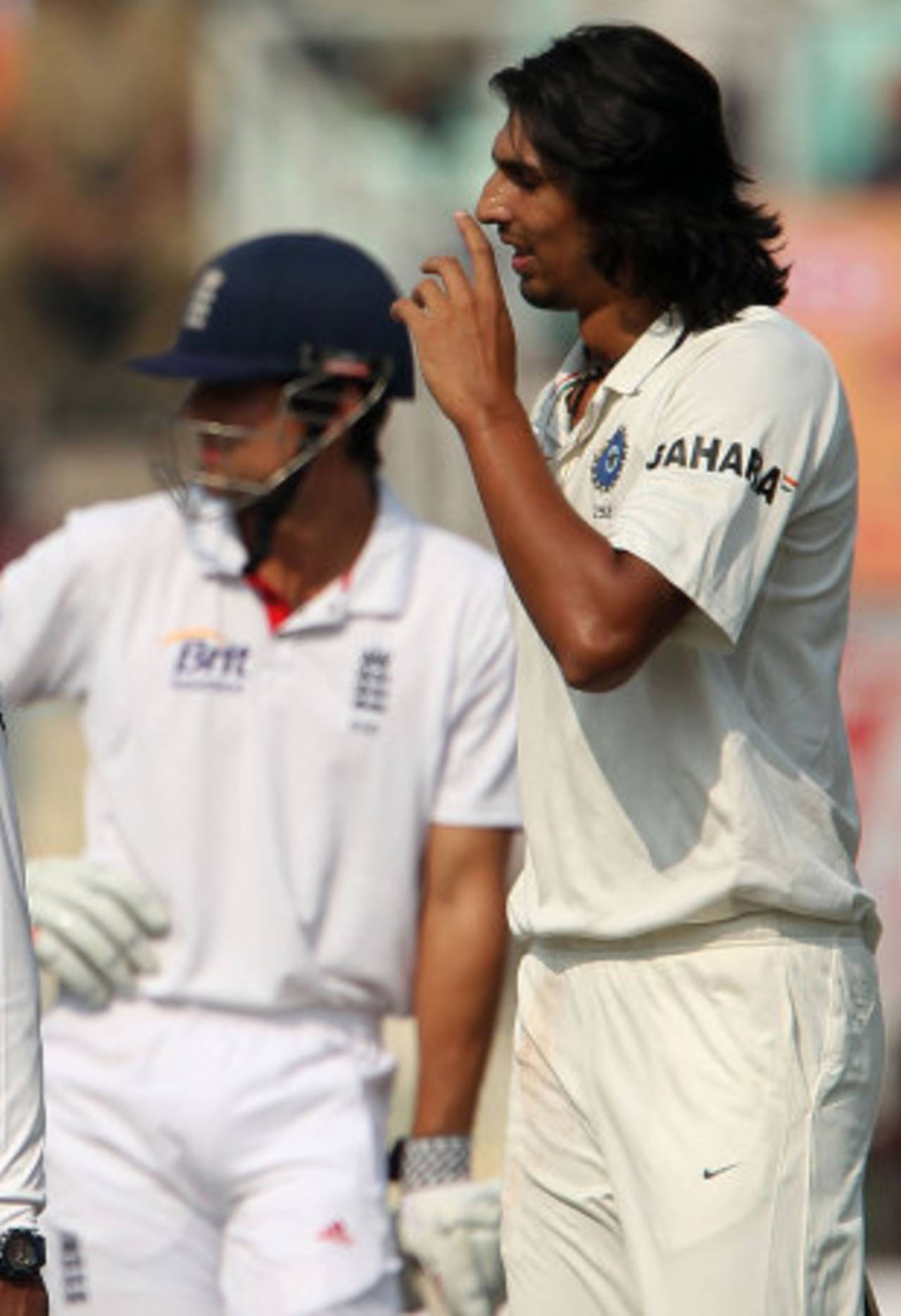 Ishant Sharma dropped a simple return chance off Alastair Cook, India v England, 3rd Test, Kolkata, 3rd day, December 7, 2012
