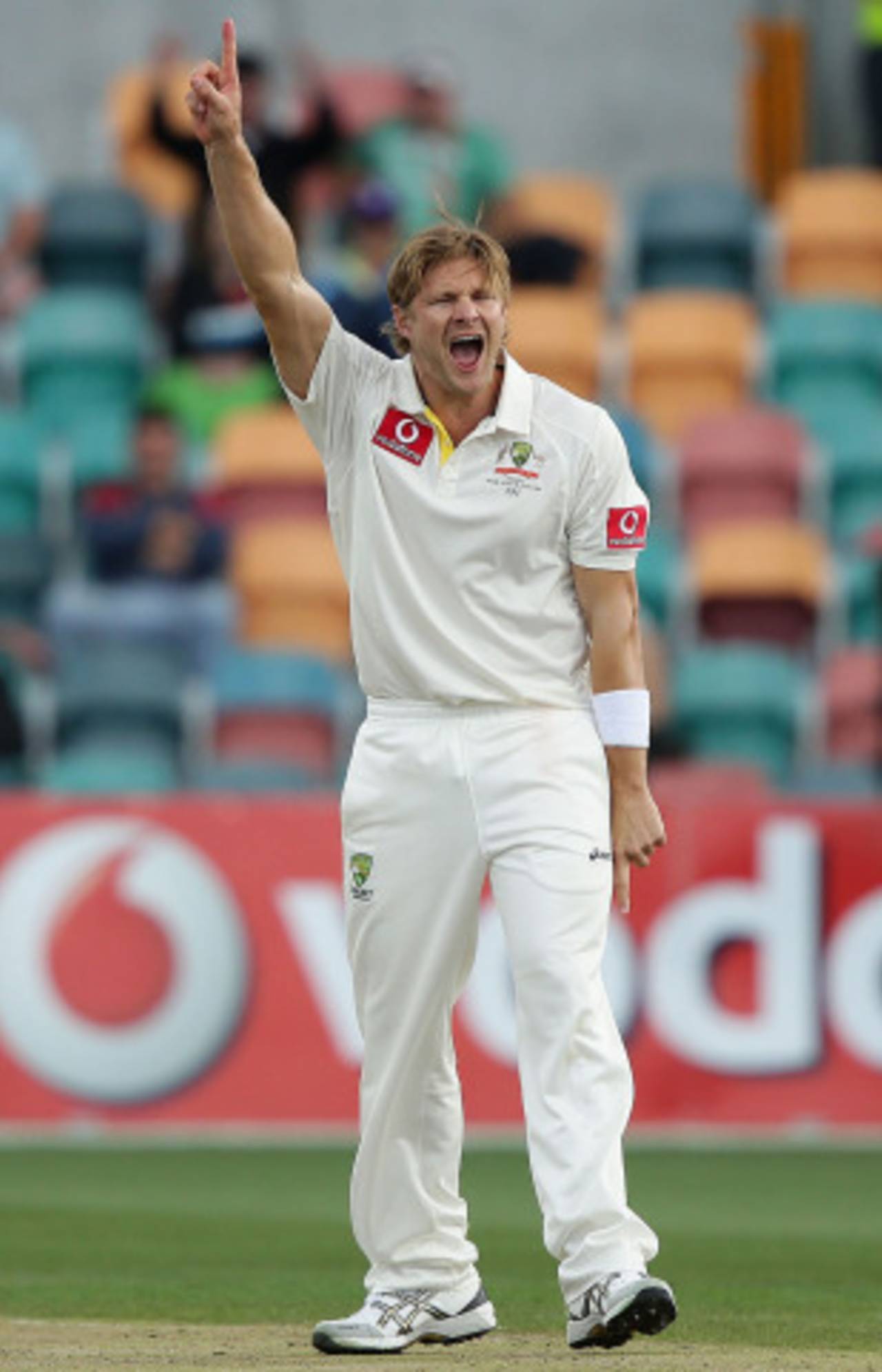 Shane Watson reacts after Mahela Jayawardene's dismissal, Australia v Sri Lanka, 1st Test, Hobart, 2nd day, December 15, 2012