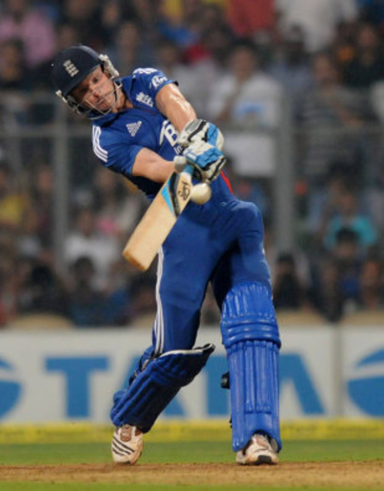 Jos Buttler chipped in with a crucial 15 off seven balls, India v England, 2nd Twenty20 international, Mumbai, December 22, 2012