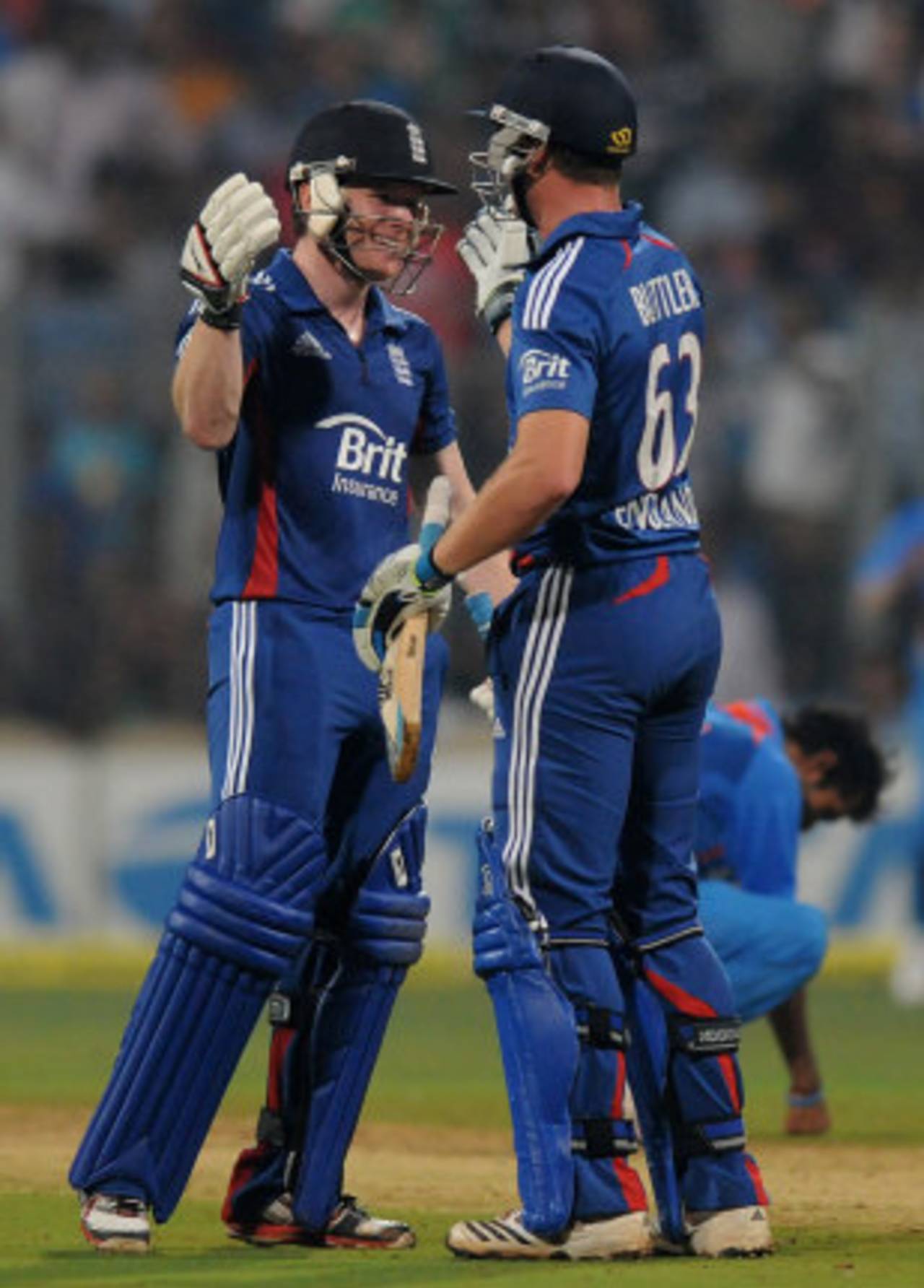 Eoin Morgan and Jos Buttler saw England to a six-wicket win, India v England, 2nd Twenty20 international, Mumbai, December 22, 2012