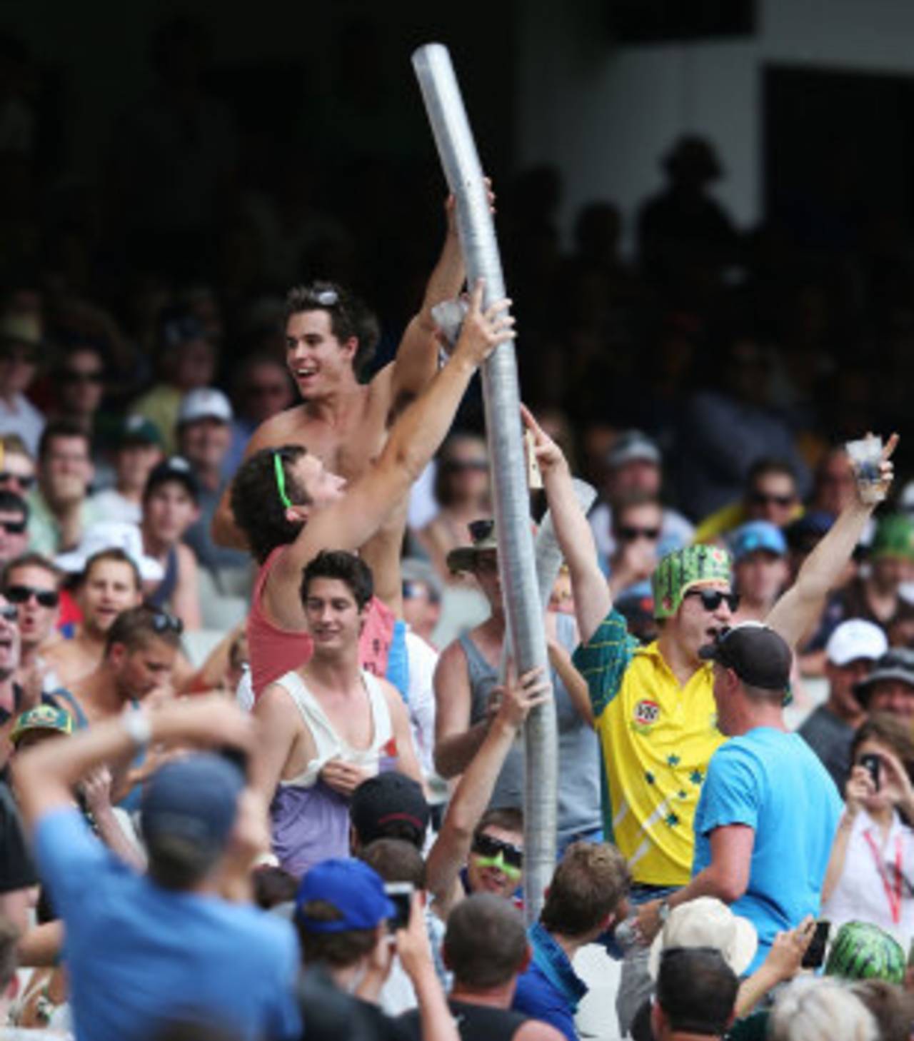 The crowds had a ball at the MCG, Australia v Sri Lanka, 2nd Test, Melbourne, 2nd day, December 27, 2012