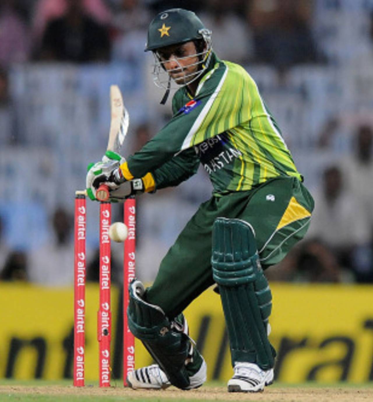 Shoaib Malik's century ensured a first-innings lead, and thereby three points for Sialkot against Islamabad&nbsp;&nbsp;&bull;&nbsp;&nbsp;BCCI
