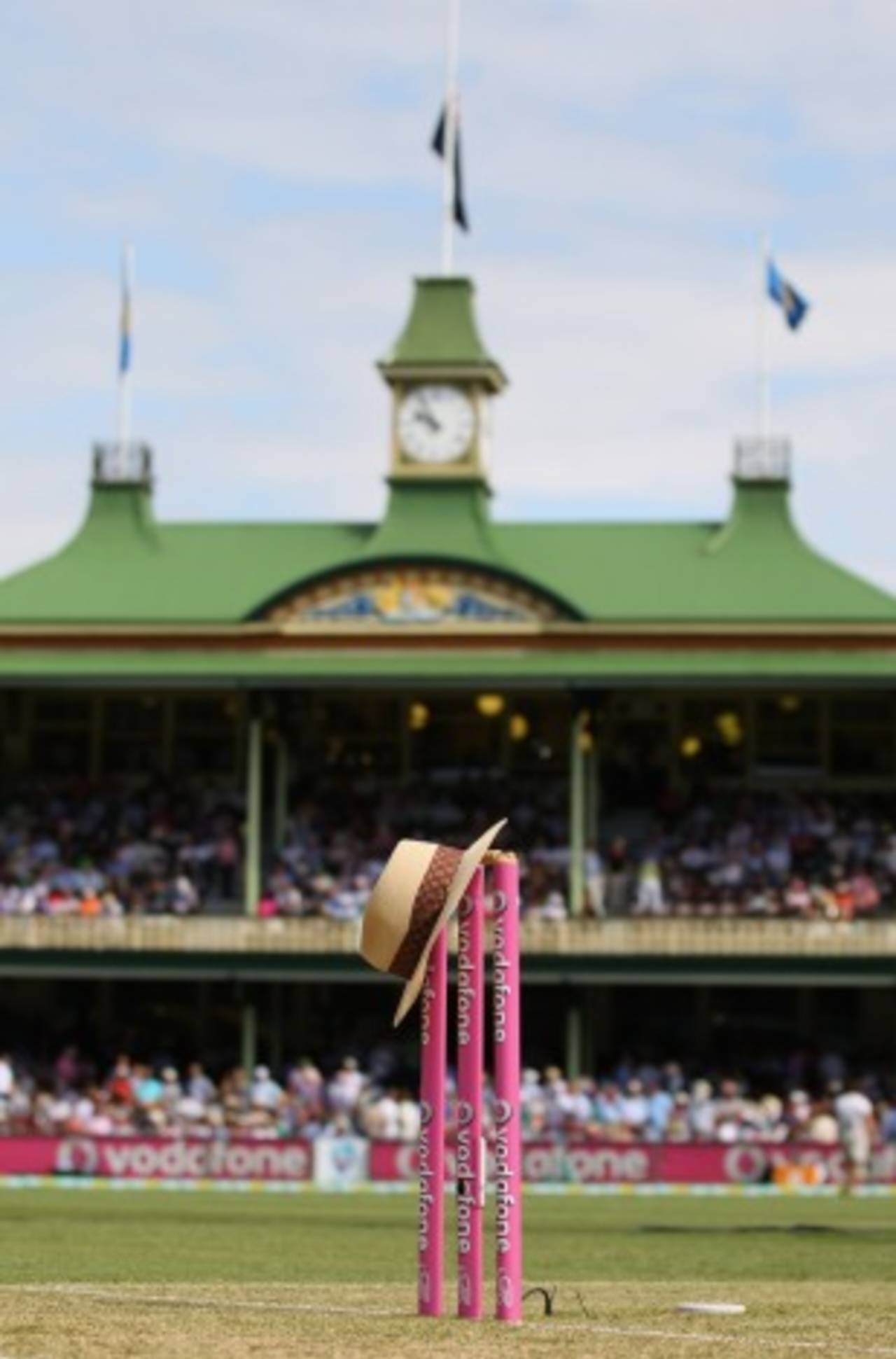 Tony Greig's hat sits on the stumps at the SCG, Australia v Sri Lanka, 3rd Test, Sydney, 1st day, January 3, 2013