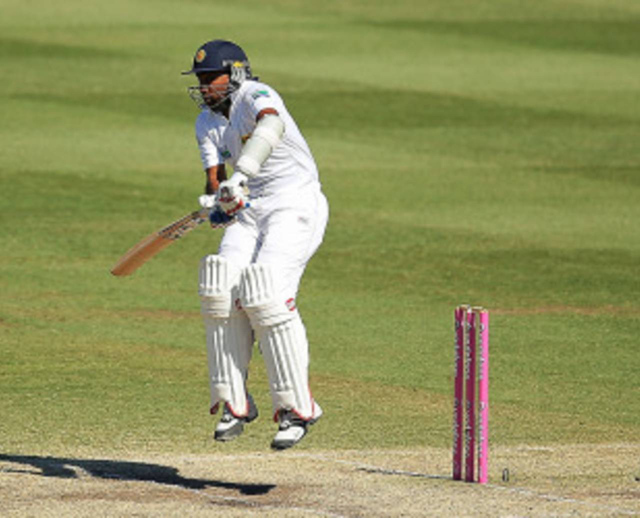 Mahela Jayawardene plays a delivery uncomfortably, Australia v Sri Lanka, 3rd Test, Sydney, 3rd day, January 5, 2013