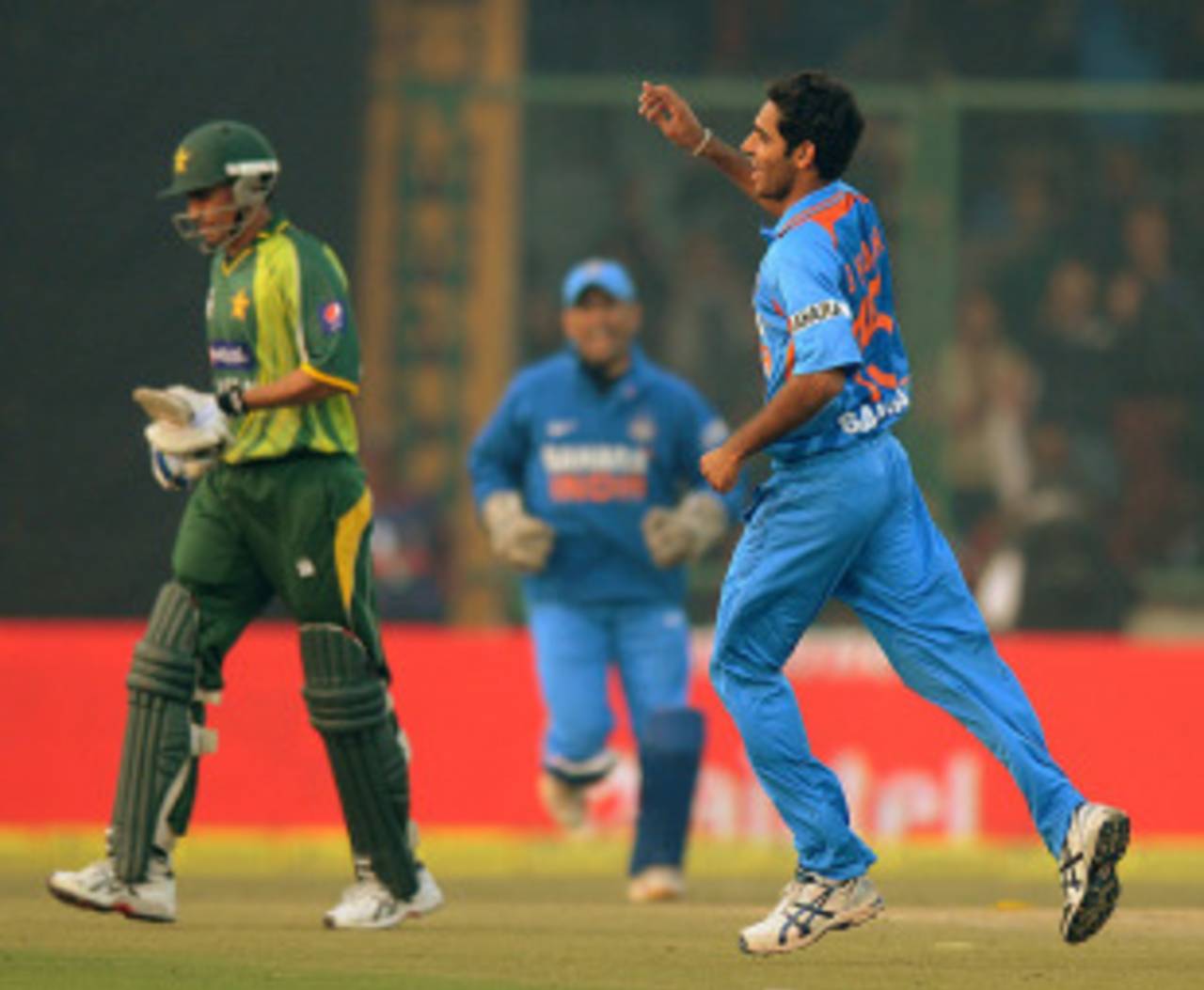 Bhuvneshwar Kumar took two early wickets for India, India v Pakistan, 3rd ODI, Delhi, January 6, 2013