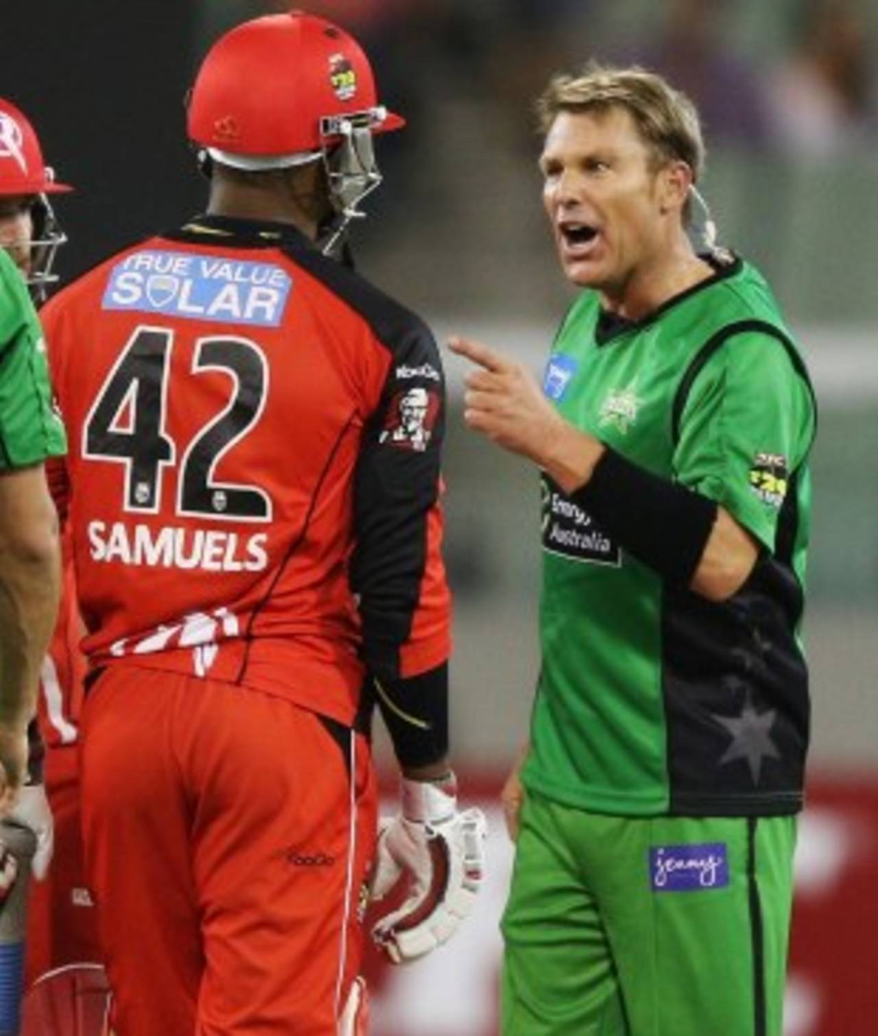 A miked-up Shane Warne remonstrates with Marlon Samuels&nbsp;&nbsp;&bull;&nbsp;&nbsp;Getty Images
