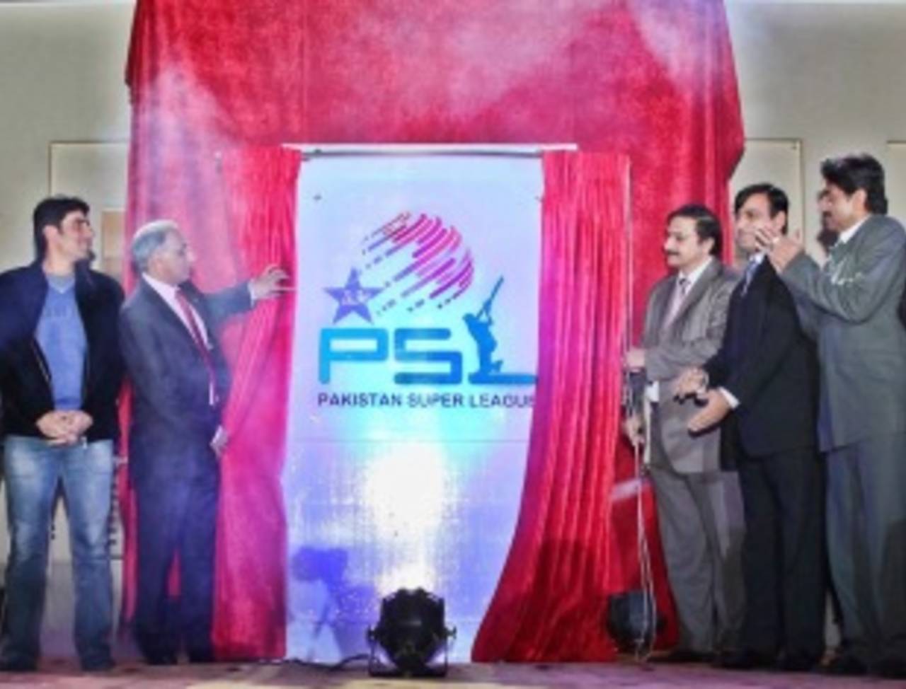 Haroon Lorgat and Zaka Ashraf unveil the logo of the Pakistan Super League&nbsp;&nbsp;&bull;&nbsp;&nbsp;Pakistan Cricket Board