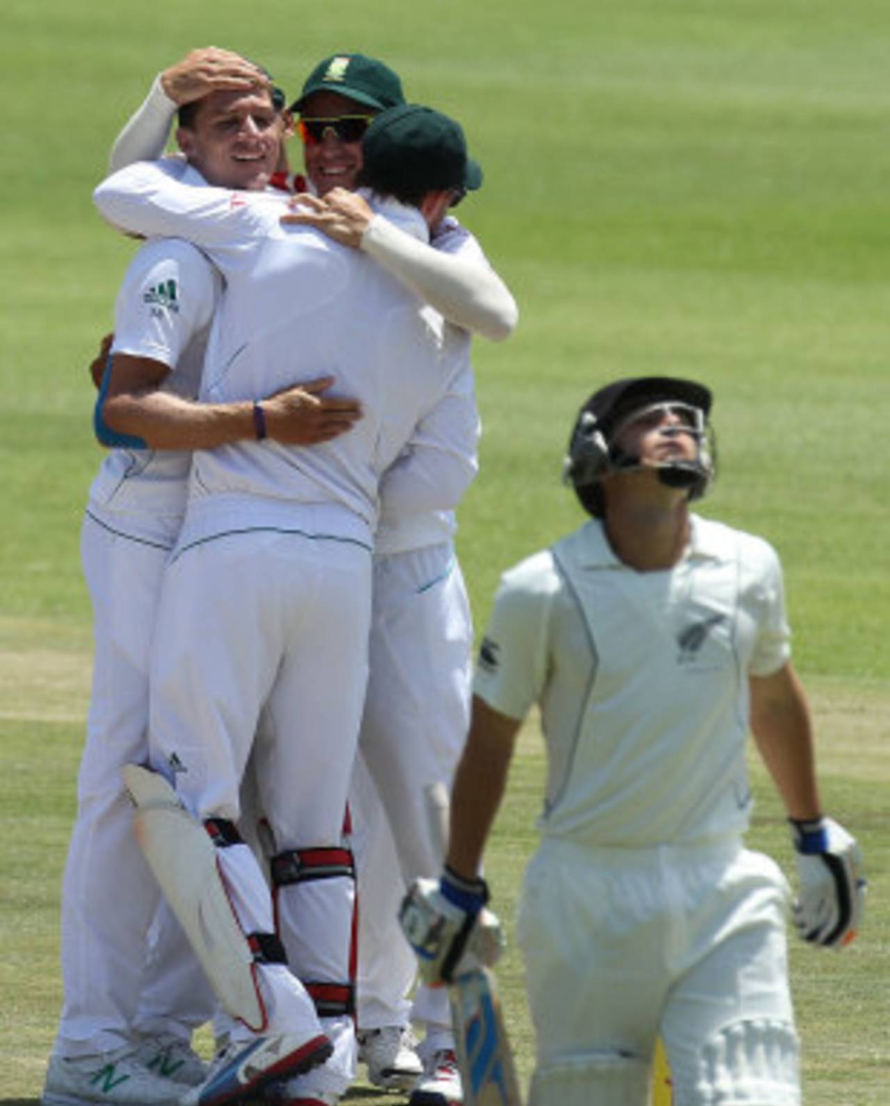 New Zealand's batsmen failed to string together long partnerships to provide resistance against South Africa&nbsp;&nbsp;&bull;&nbsp;&nbsp;Associated Press