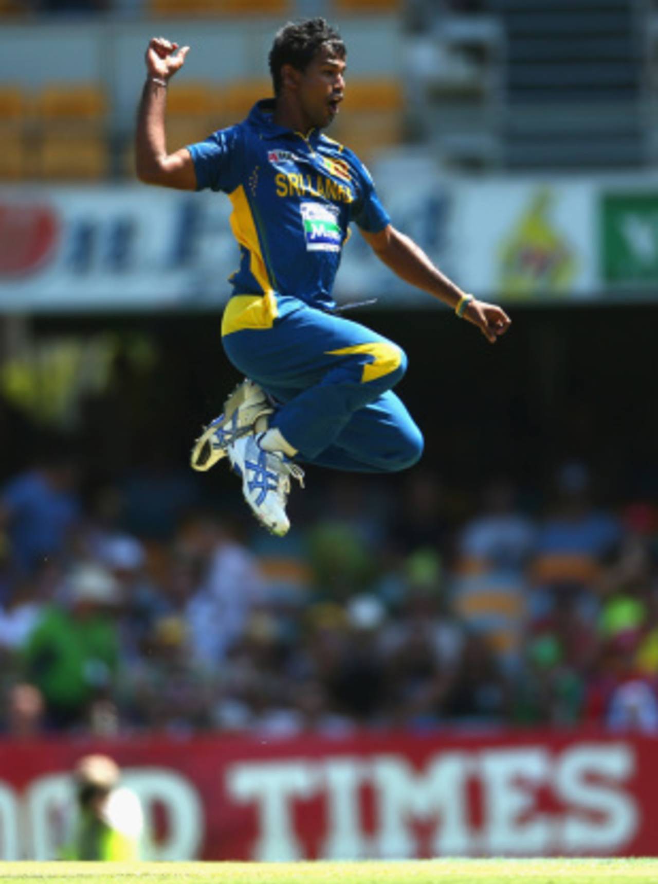 Nuwan Kulasekara claimed five of the first six Australia wickets, Australia v Sri Lanka, 3rd ODI, Brisbane, January 18, 2013