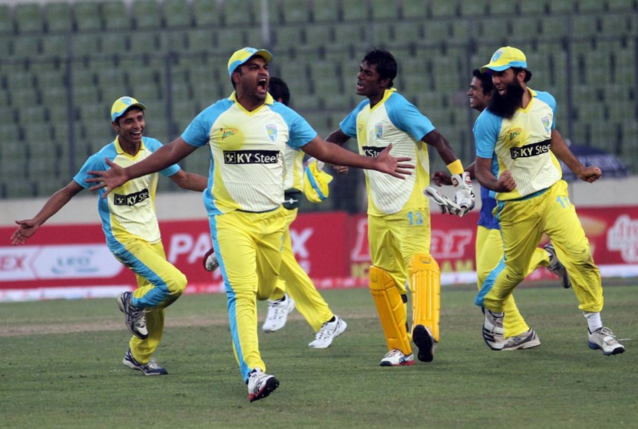 Duronto Rajshahi players celebrate after their two-run win, Chittagong Kings v Duronto Rajshahi, BPL 2012-13, Mirpur, January 19, 2013