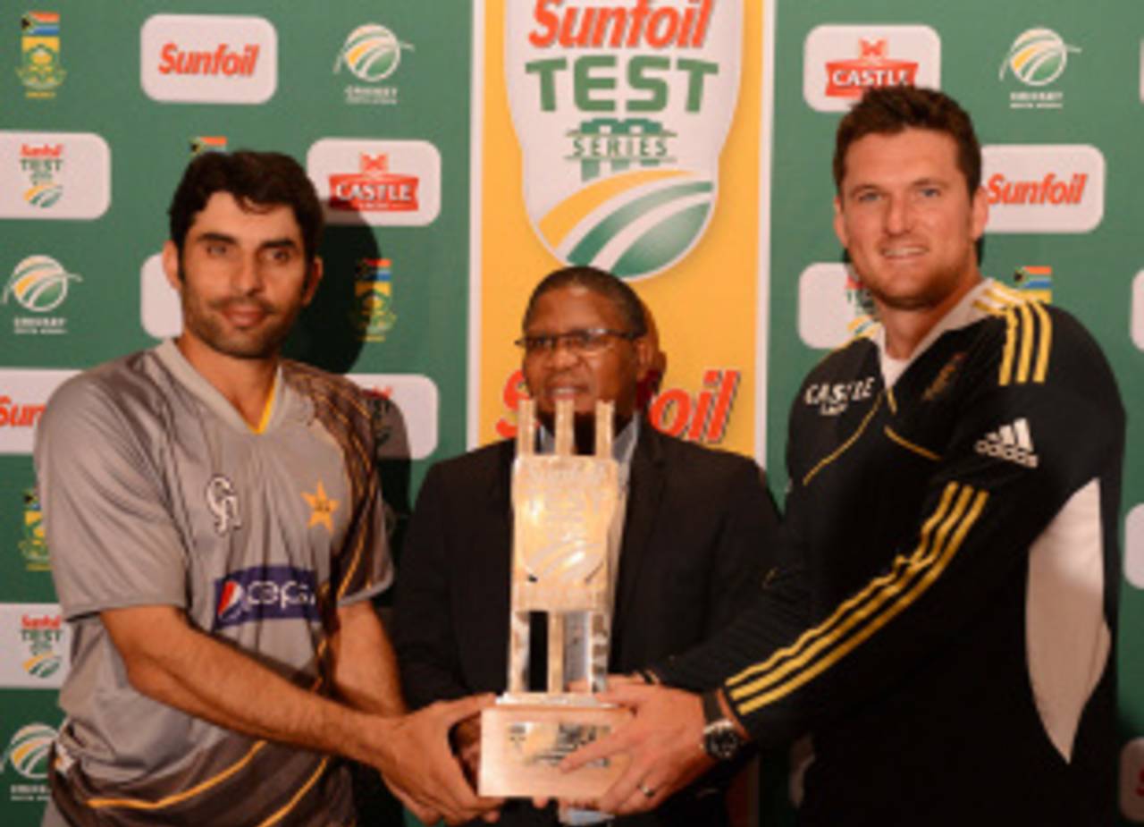 Graeme Smith and Misbah-ul-Haq hold the series trophy, Johannesburg, January 31, 2013