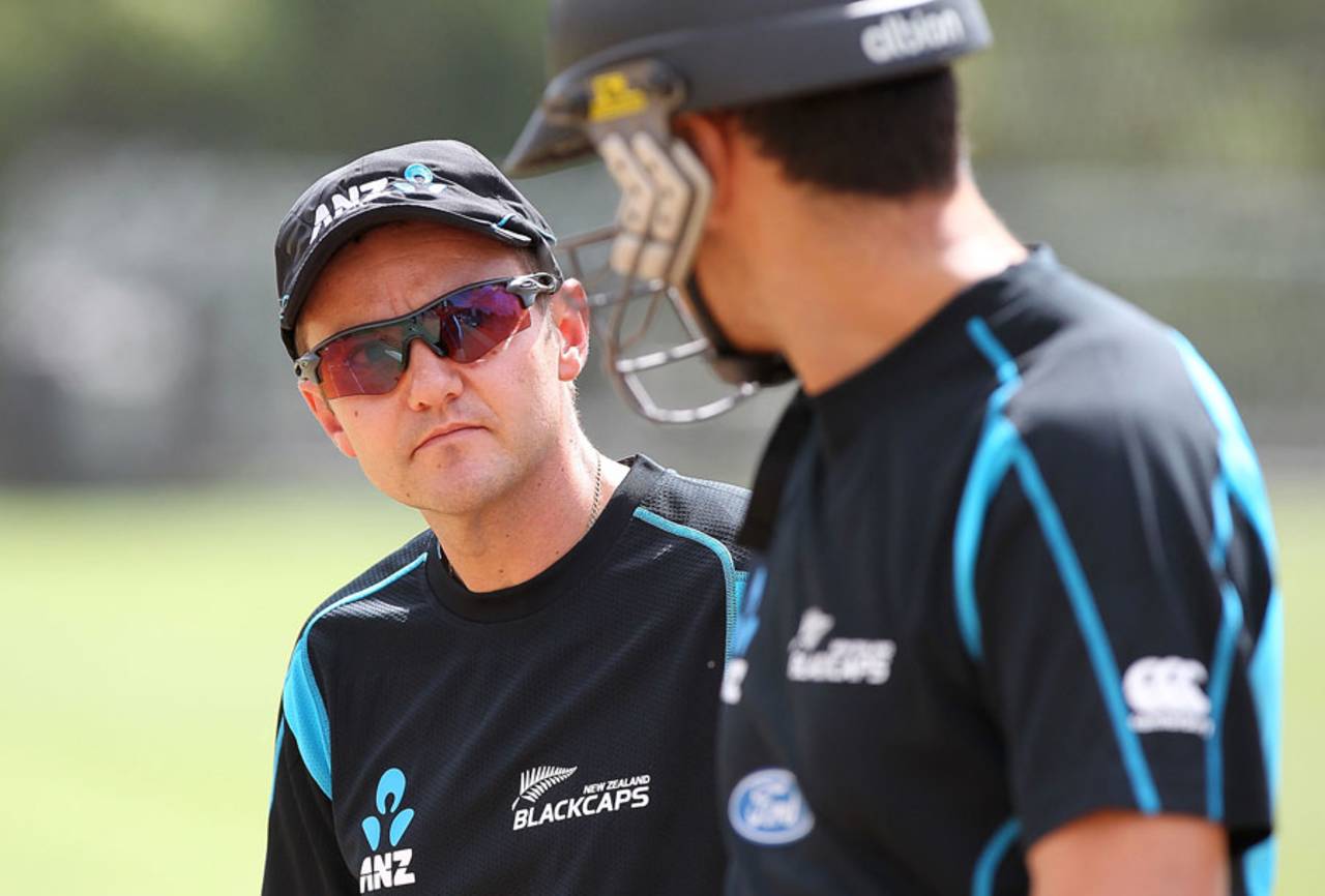 Mike Hesson and Ross Taylor have a chat, Auckland, February 7, 2013