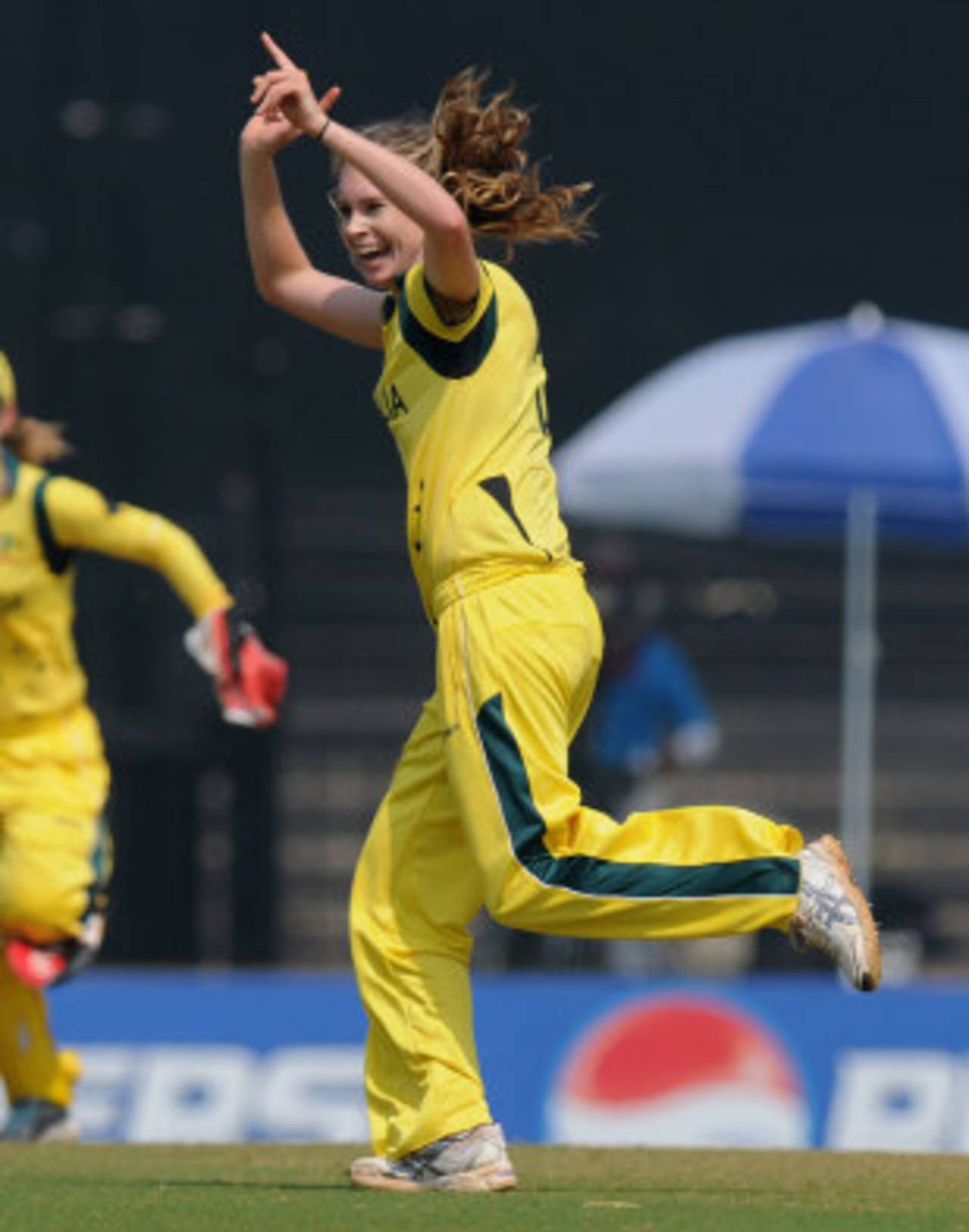 Holly Ferling proved an able replacement for Ellyse Perry , Australia v England, Women's World Cup 2013, Super Six, Mumbai, February 8, 2013