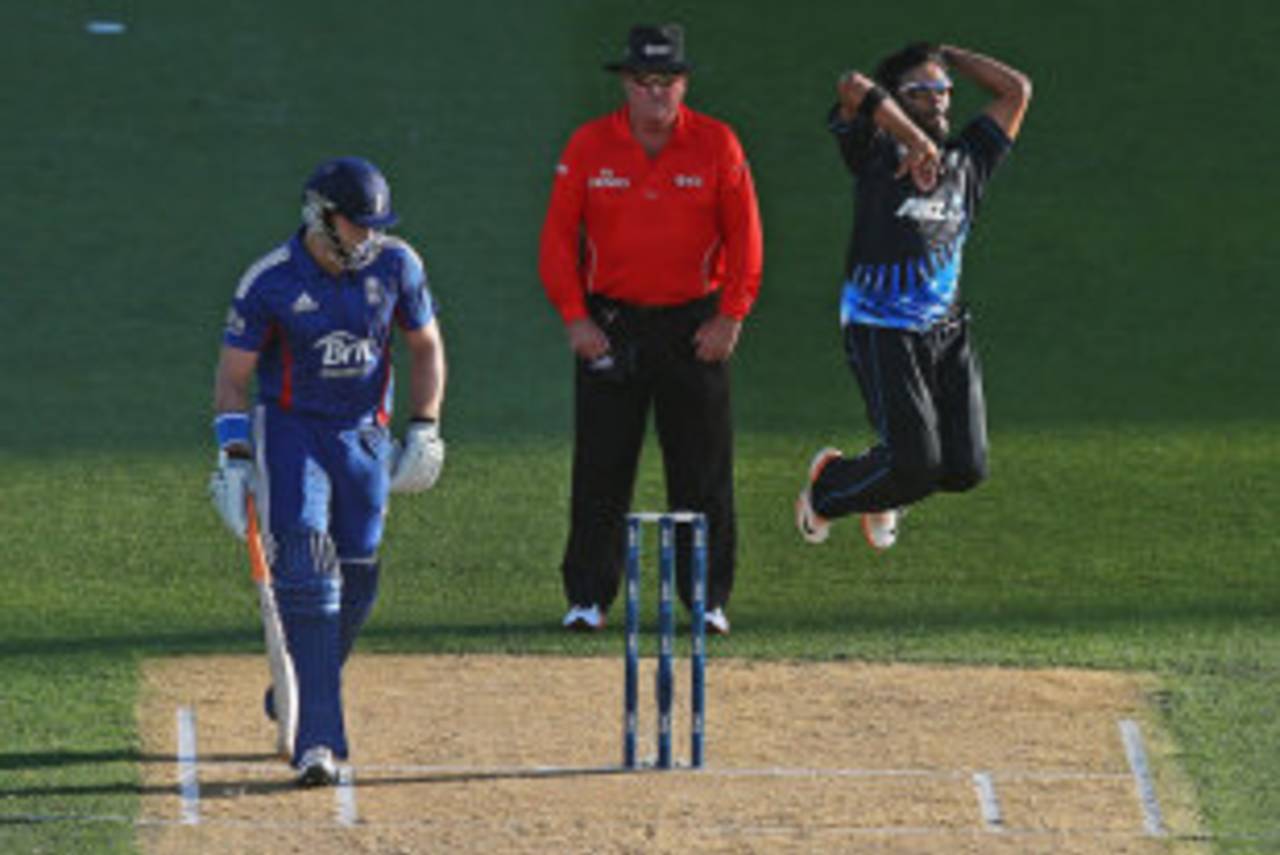 Ronnie Hira delivers the ball, New Zealand v England, 1st T20, Auckland, February 9, 2013