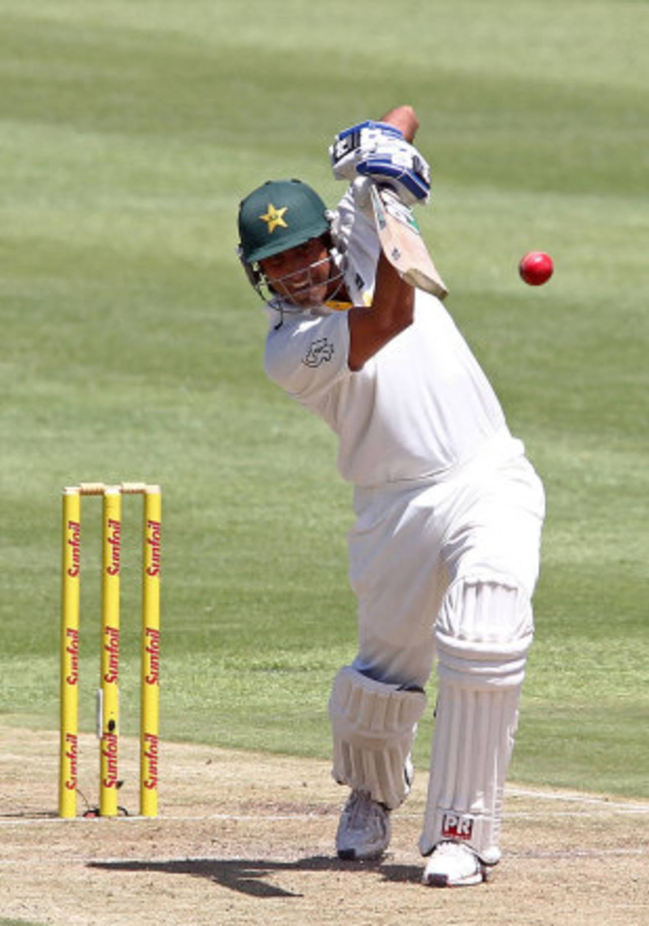 Younis Khan drives on his way to a half-century, South Africa v Pakistan, 2nd Test, Cape Town, 1st day, February 14, 2013